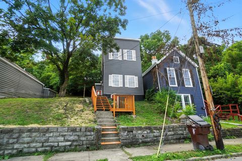 Photo of 1321 Hermes Avenue, Covington, KY 41011 (MLS # 641812)