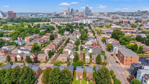 Photo of 214 W 8th Street, Newport, KY 41071 (MLS # 638485)