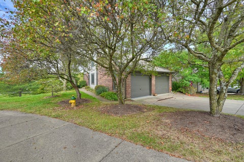 Photo of 4050 Edgelake Court, Villa Hills, KY 41017 (MLS # 647254)