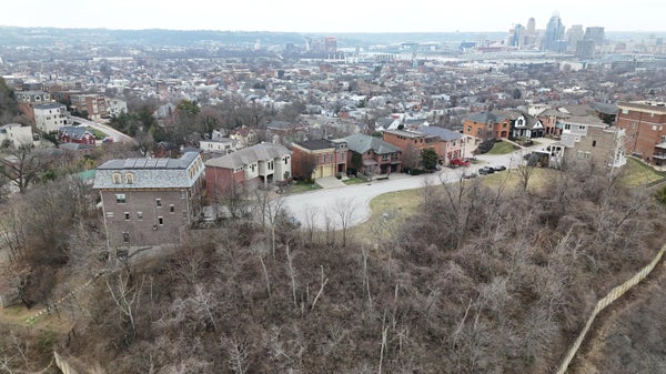 89 WATCH HILL LN, NEWPORT, KY 41071 - Image c3aae1a4e00c844c1ff9128663055a25/2020443976