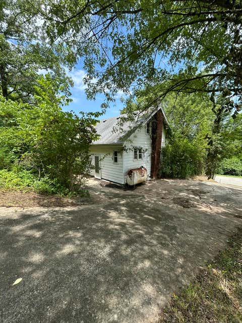 Photo for 8470 Locust Pike
