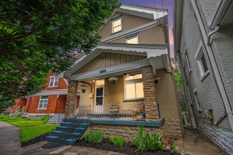 Photo of 332 E 18th Street, Covington, KY 41014 (MLS # 644637)