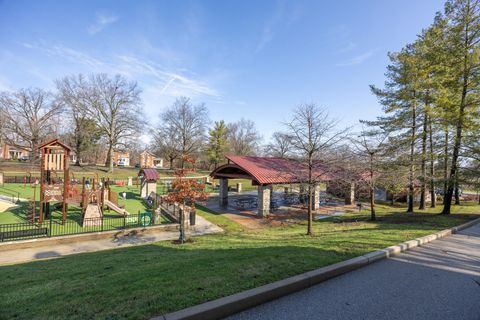 Tiny photo for 15 Greene Street, Fort Thomas, KY 41075 (MLS # 640394)