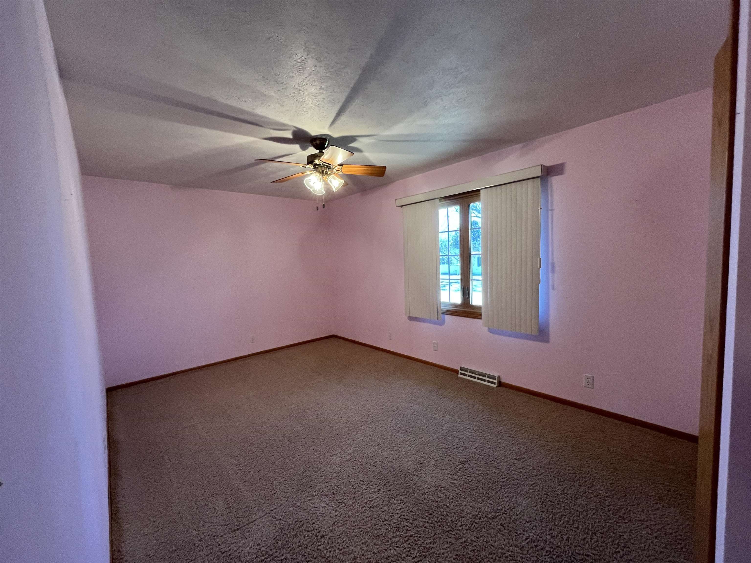 Norfolk, Nebraska 68701, United States, 4 Bedrooms Bedrooms, ,3 BathroomsBathrooms,Residential,Pending,12616