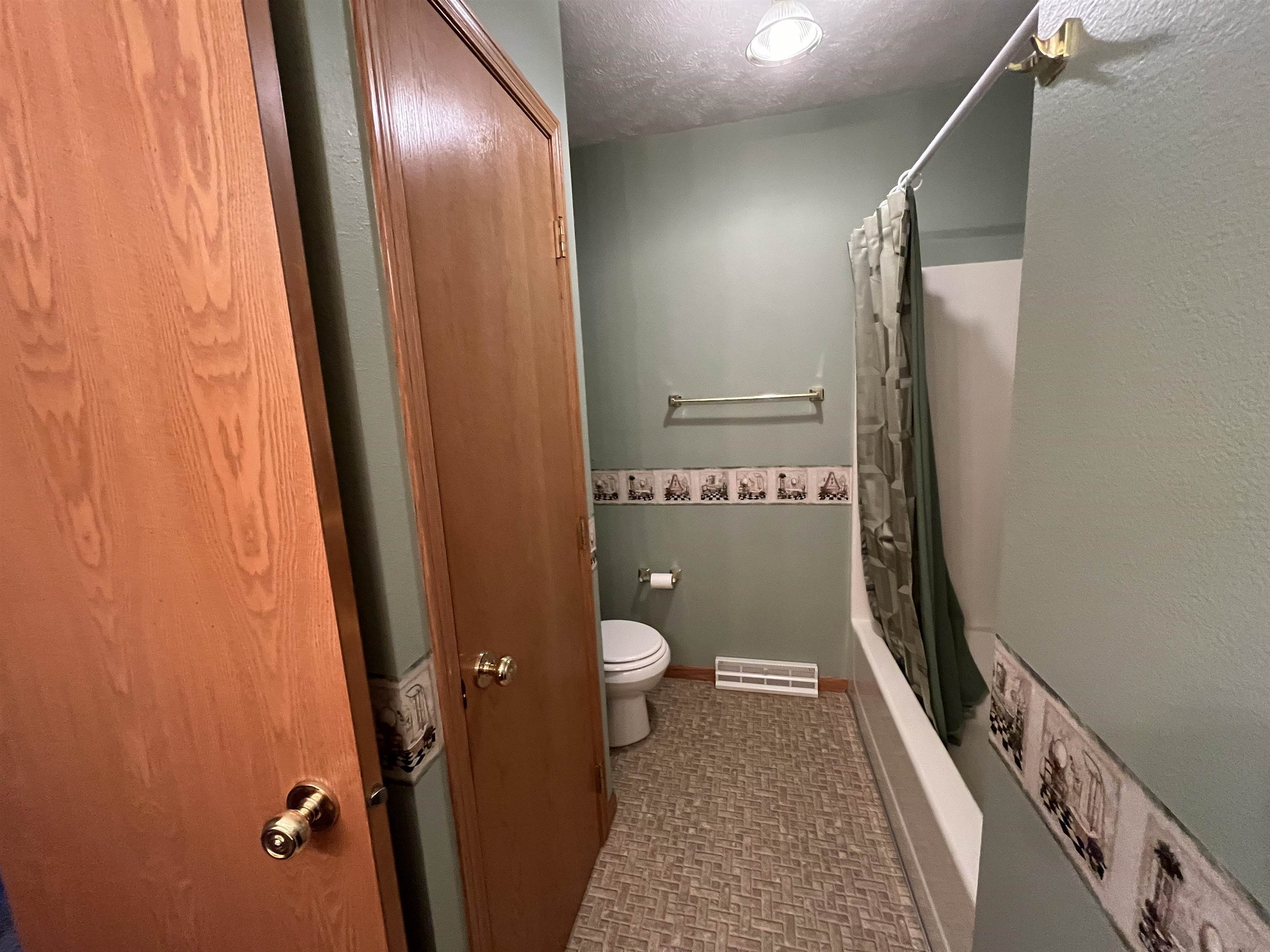 Norfolk, Nebraska 68701, United States, 4 Bedrooms Bedrooms, ,3 BathroomsBathrooms,Residential,Pending,12616