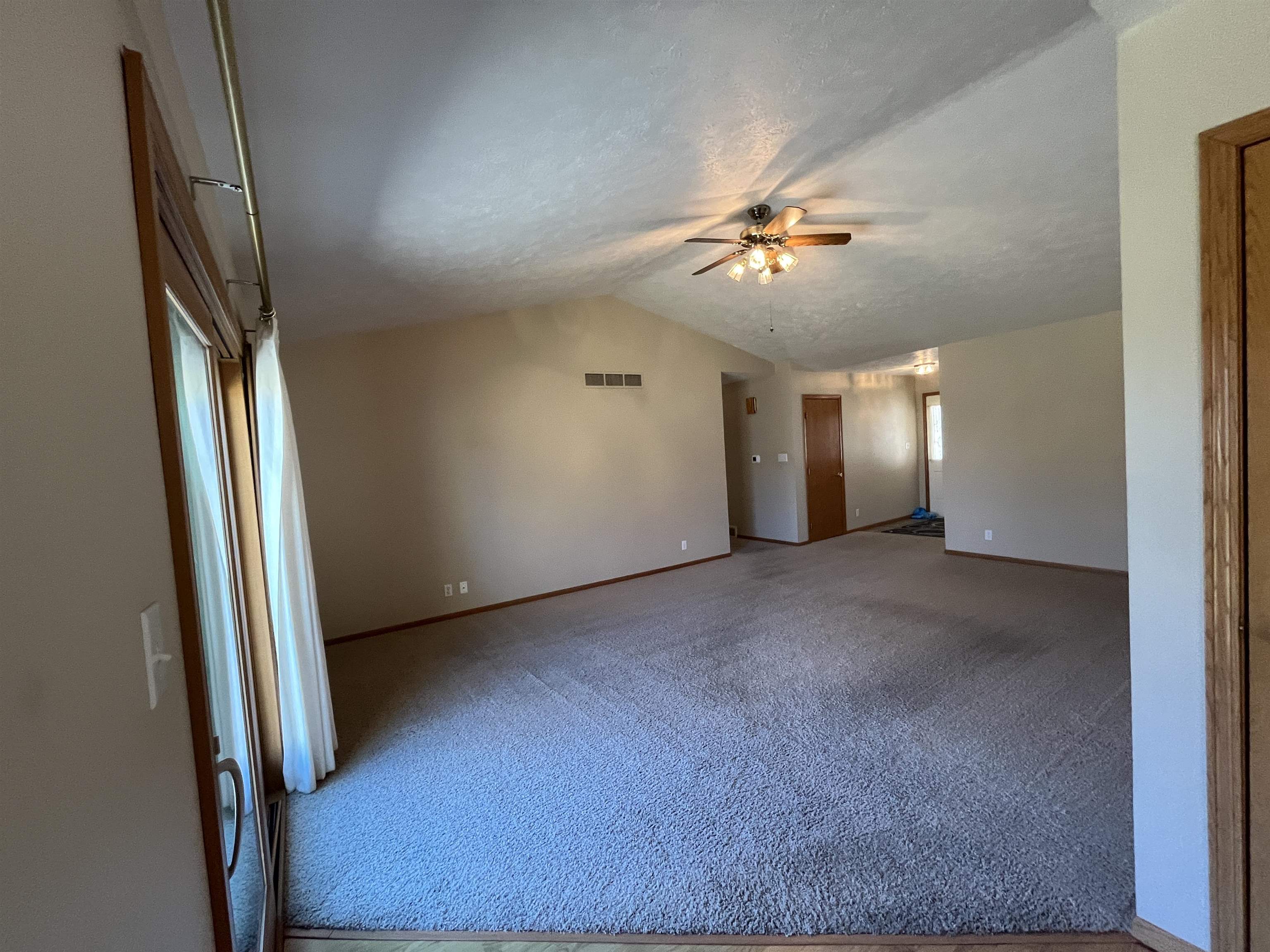 Norfolk, Nebraska 68701, United States, 4 Bedrooms Bedrooms, ,3 BathroomsBathrooms,Residential,Pending,12616