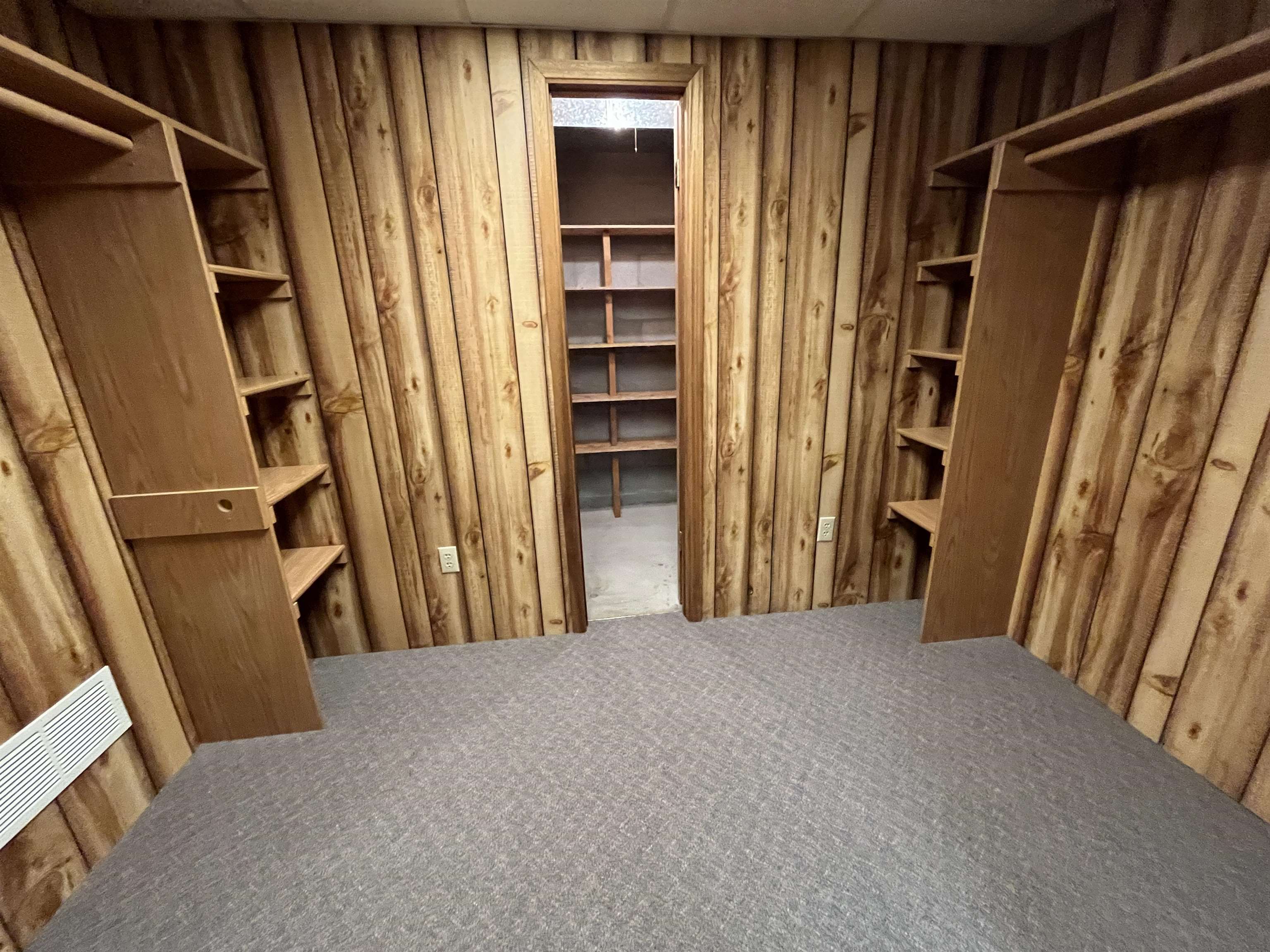 Norfolk, Nebraska 68701, United States, 4 Bedrooms Bedrooms, ,3 BathroomsBathrooms,Residential,Pending,12616