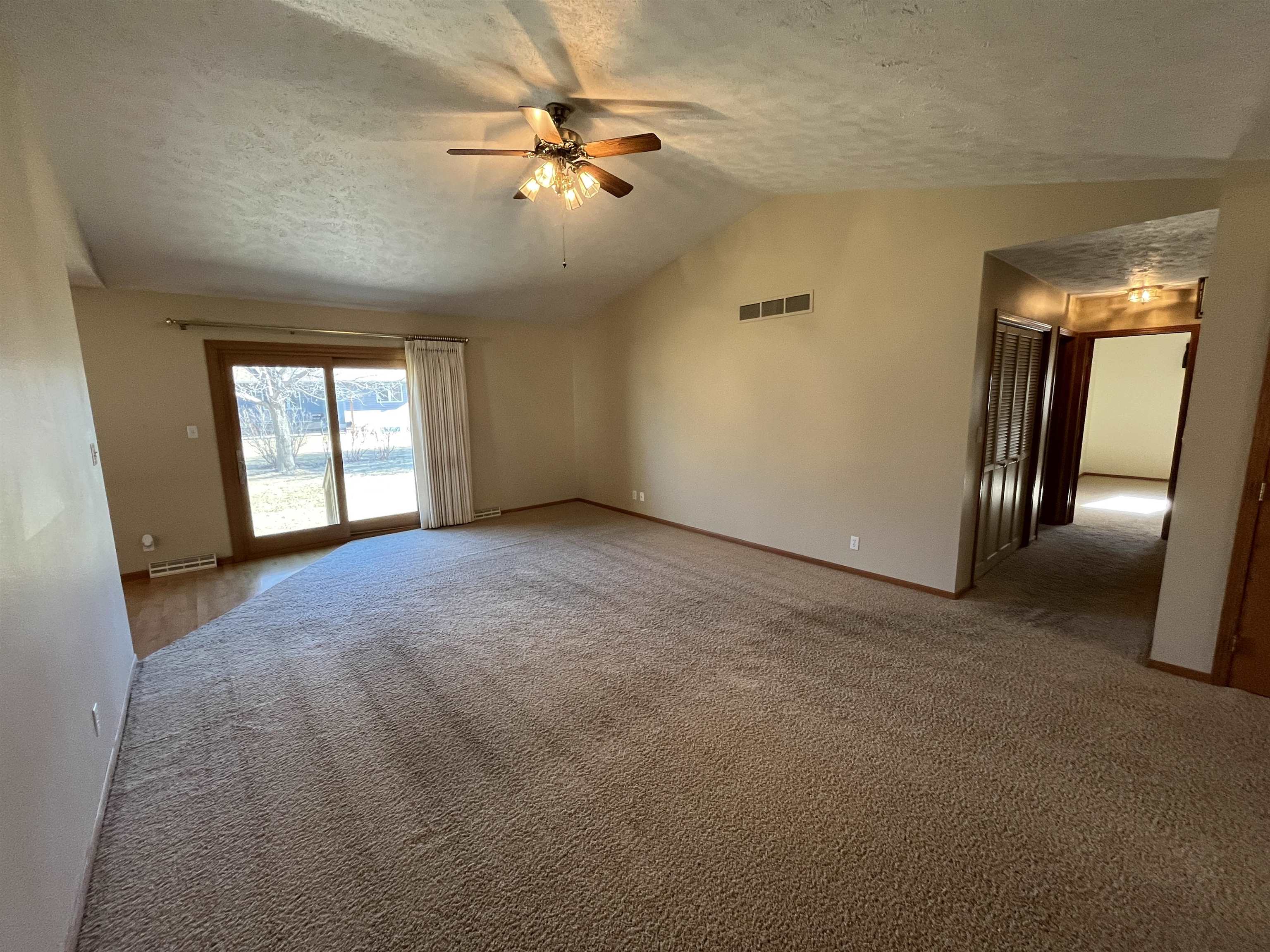 Norfolk, Nebraska 68701, United States, 4 Bedrooms Bedrooms, ,3 BathroomsBathrooms,Residential,Pending,12616