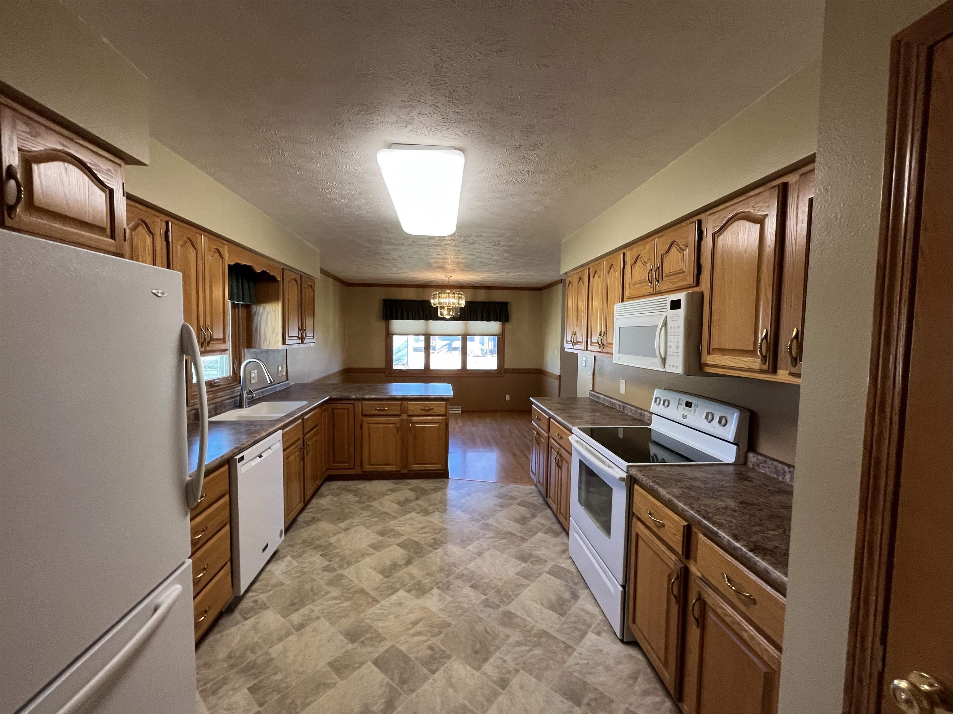 Norfolk, Nebraska 68701, United States, 4 Bedrooms Bedrooms, ,3 BathroomsBathrooms,Residential,Pending,12616