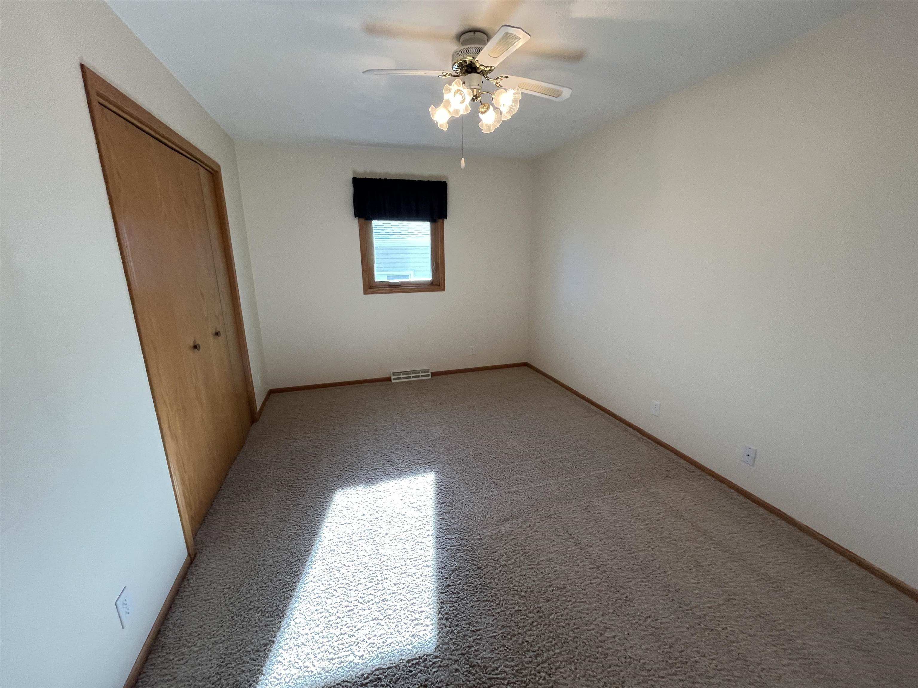 Norfolk, Nebraska 68701, United States, 4 Bedrooms Bedrooms, ,3 BathroomsBathrooms,Residential,Pending,12616