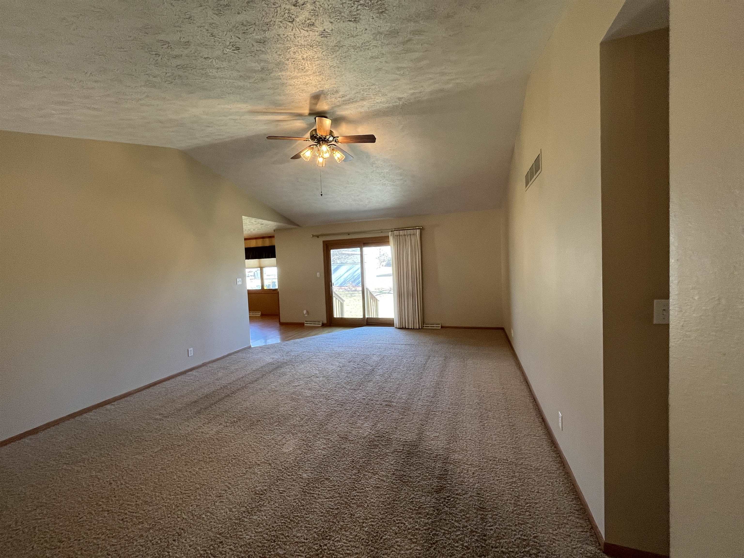 Norfolk, Nebraska 68701, United States, 4 Bedrooms Bedrooms, ,3 BathroomsBathrooms,Residential,Pending,12616