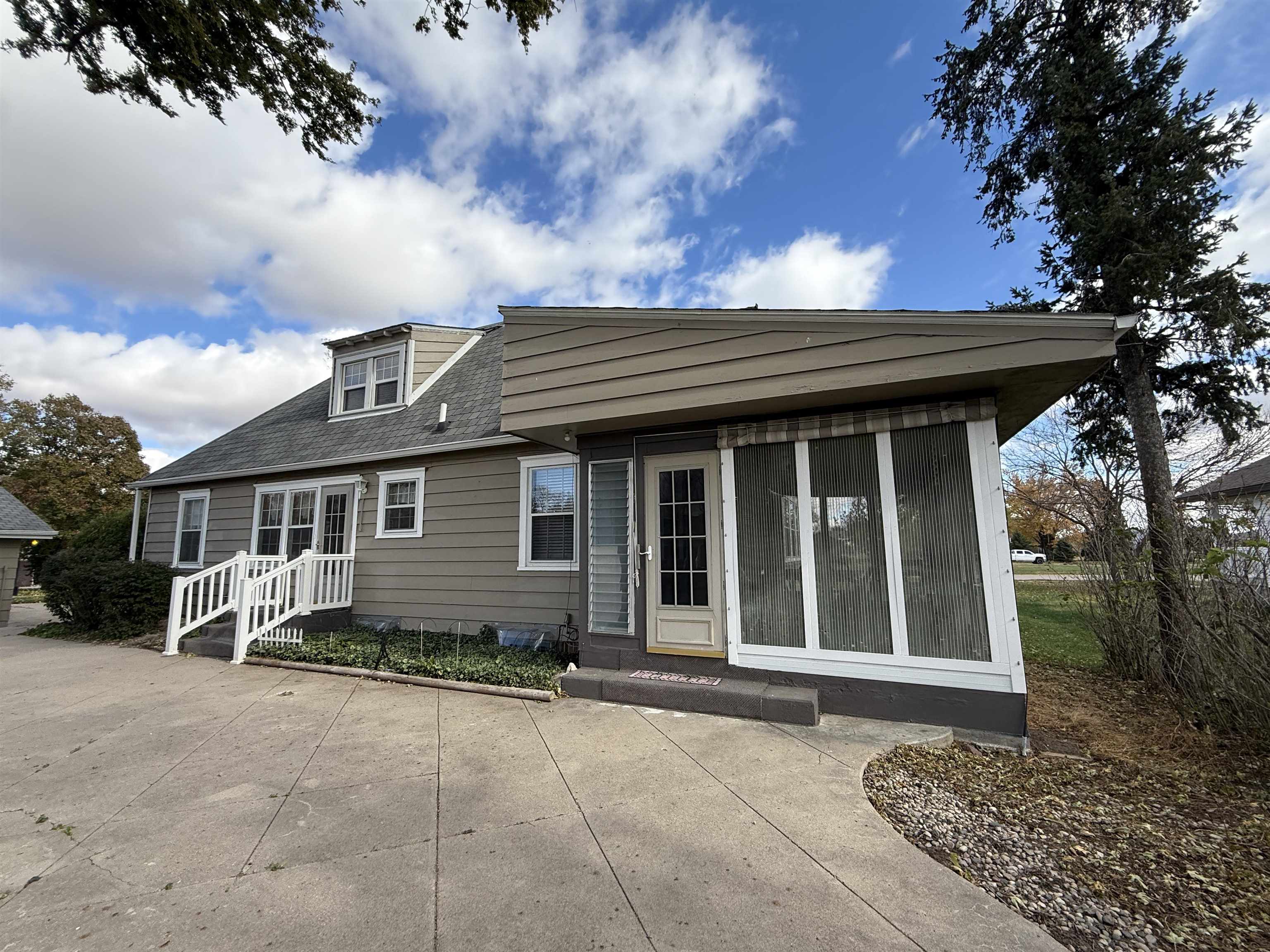 Meadow Grove, Nebraska 68752, United States, 3 Bedrooms Bedrooms, ,3 BathroomsBathrooms,Residential,Active,236621