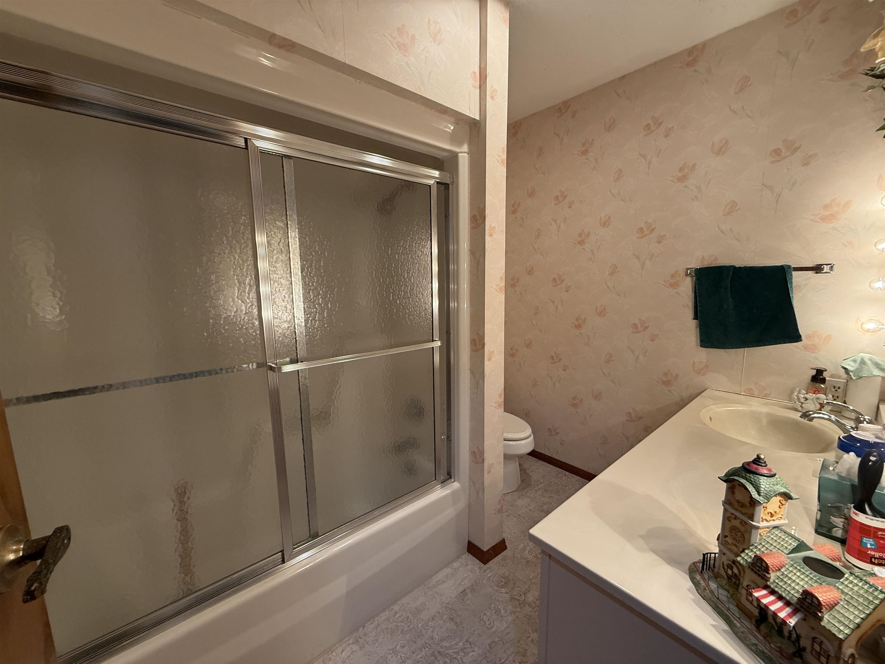 Norfolk, Nebraska 68701, United States, 3 Bedrooms Bedrooms, ,3 BathroomsBathrooms,Residential,Pending,13075