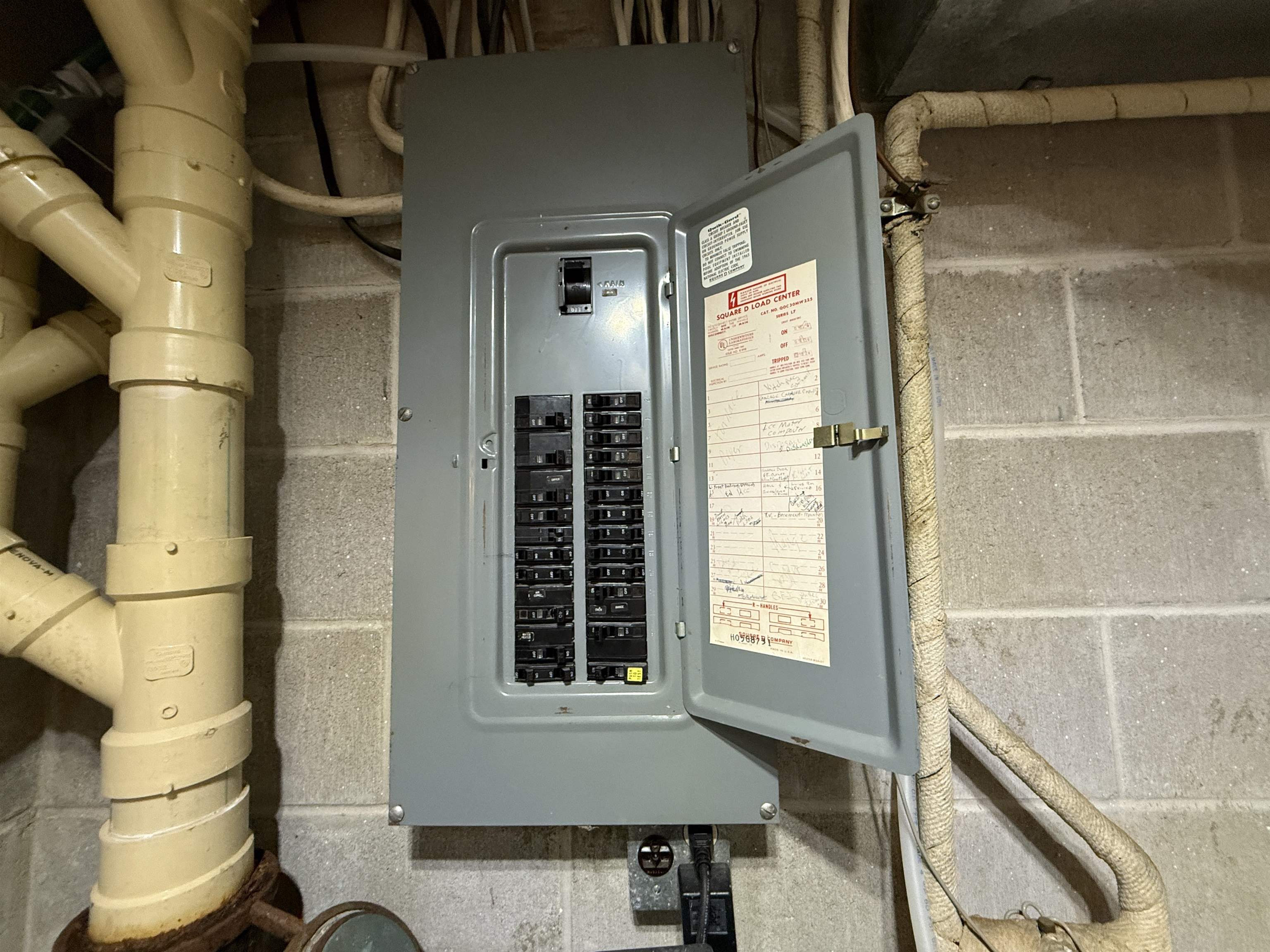 Norfolk, Nebraska 68701, United States, 3 Bedrooms Bedrooms, ,3 BathroomsBathrooms,Residential,Pending,13075