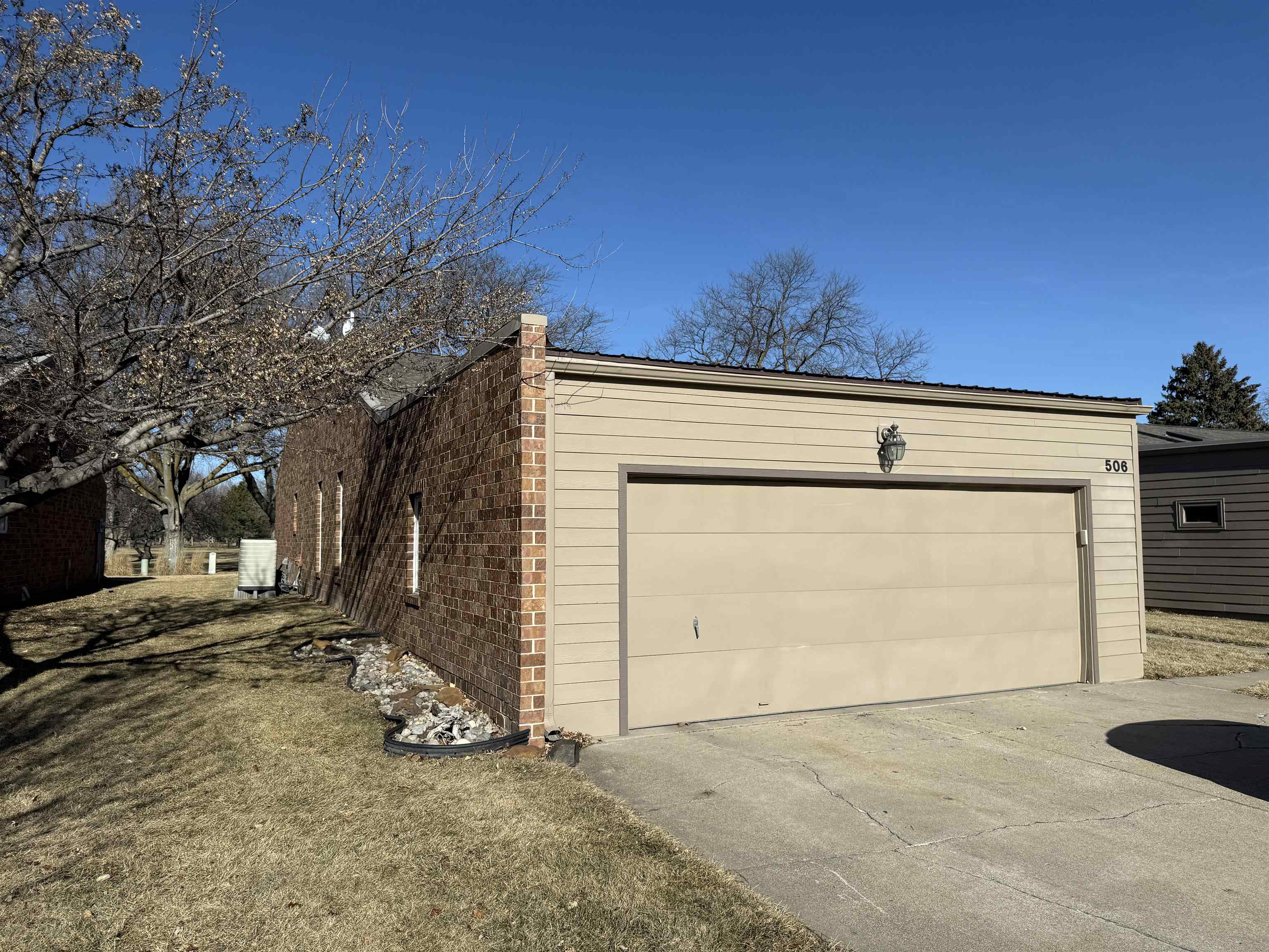 Norfolk, Nebraska 68701, United States, 3 Bedrooms Bedrooms, ,3 BathroomsBathrooms,Residential,Pending,13075