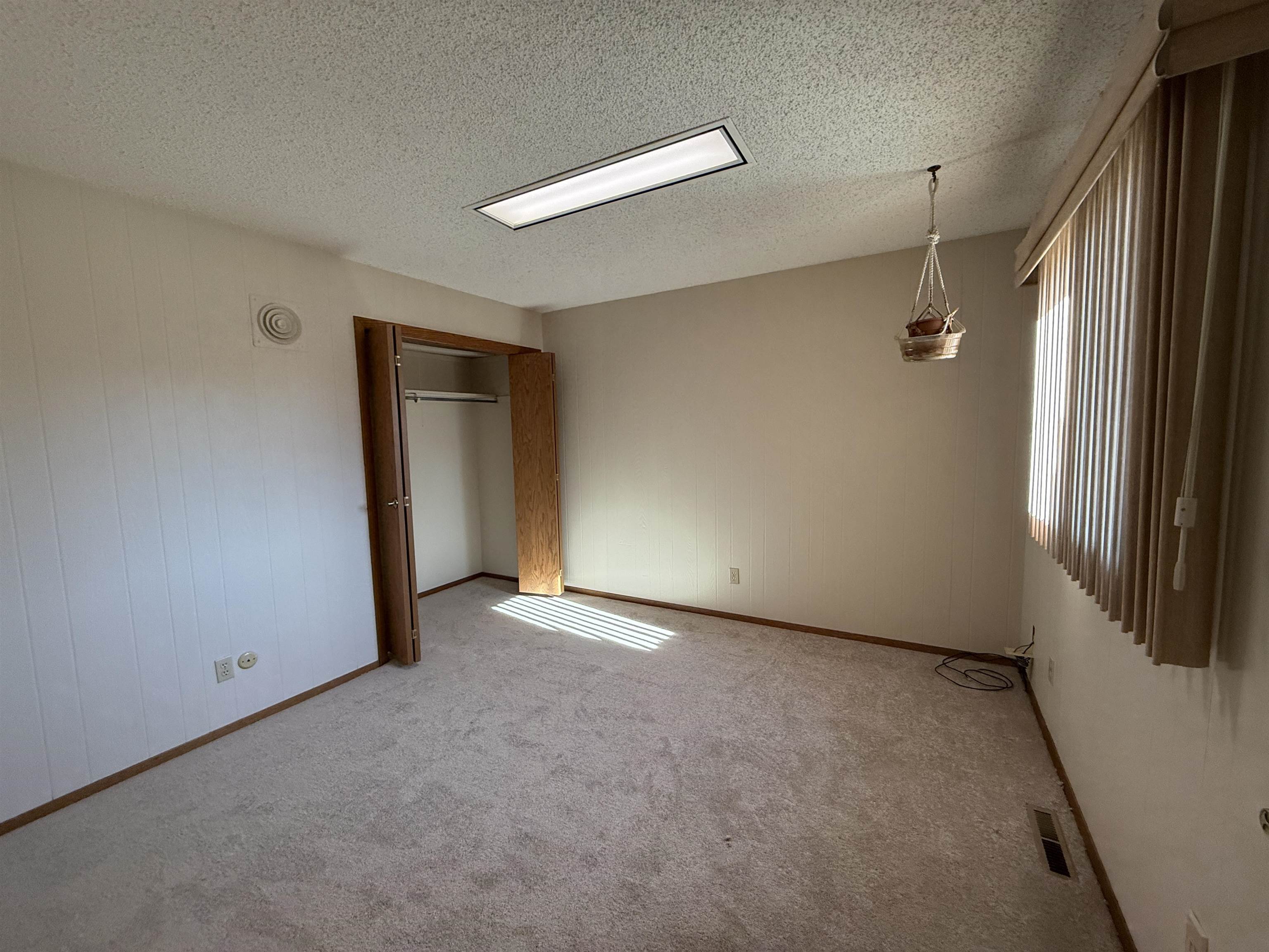 Norfolk, Nebraska 68701, United States, 3 Bedrooms Bedrooms, ,3 BathroomsBathrooms,Residential,Pending,13075