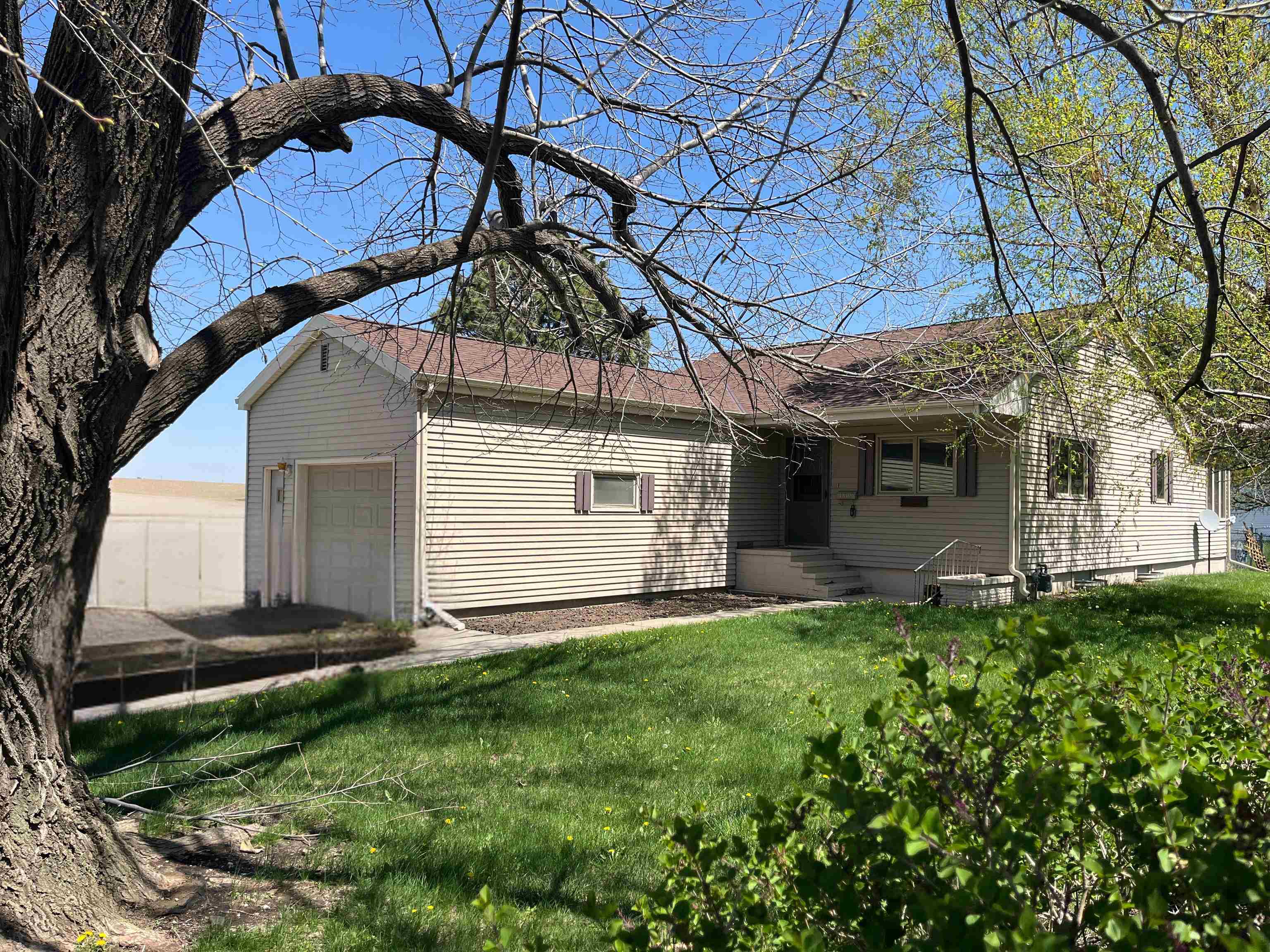 Wayne, Nebraska 68787, United States, 2 Bedrooms Bedrooms, ,2 BathroomsBathrooms,Residential,Active,125222