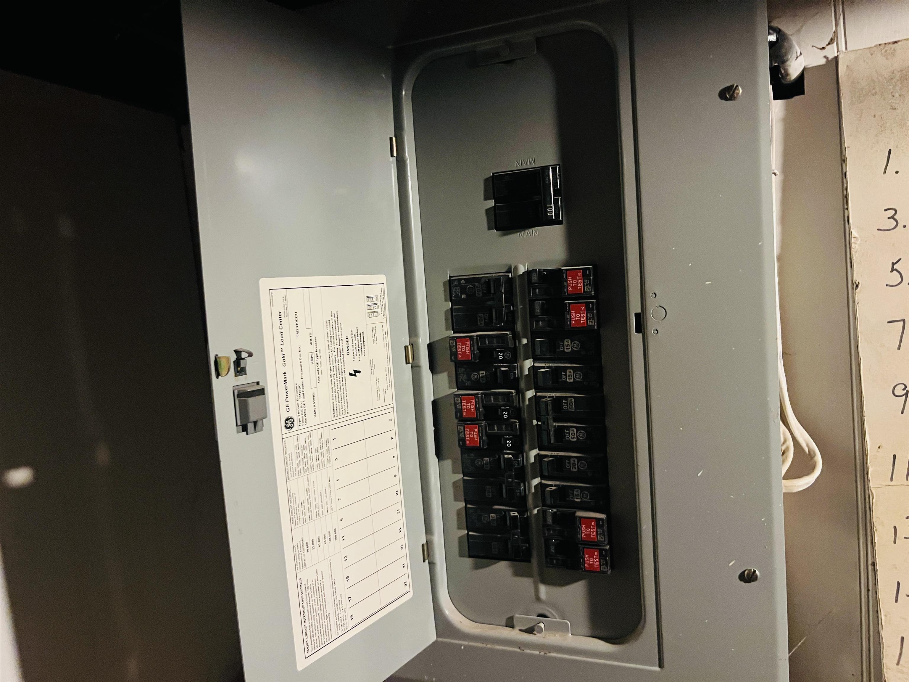 Norfolk, Nebraska 68701, United States, 2 Bedrooms Bedrooms, ,1 BathroomBathrooms,Residential,Active,252715