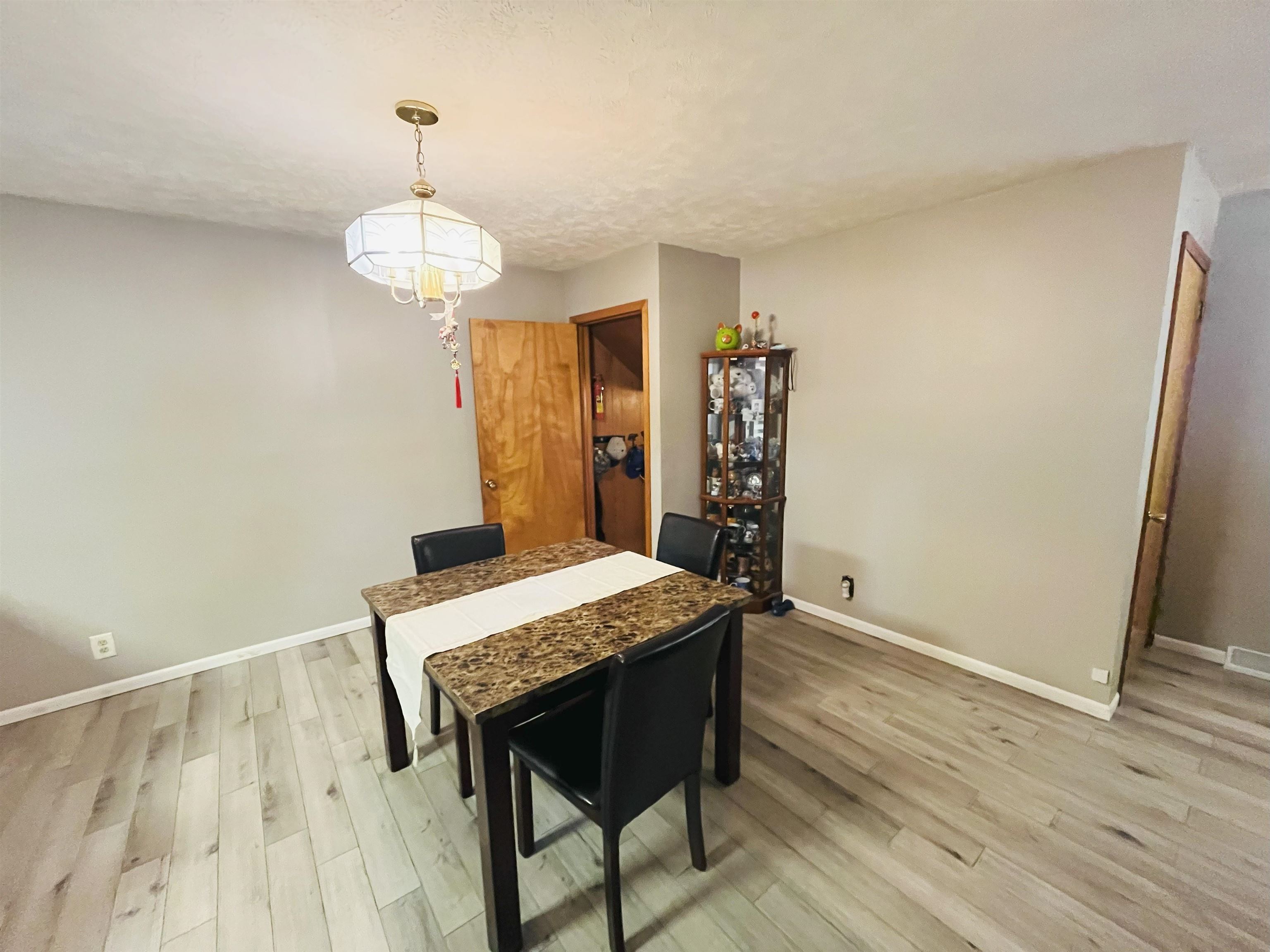 Norfolk, Nebraska 68701, United States, 2 Bedrooms Bedrooms, ,2 BathroomsBathrooms,Residential,Pending,205853