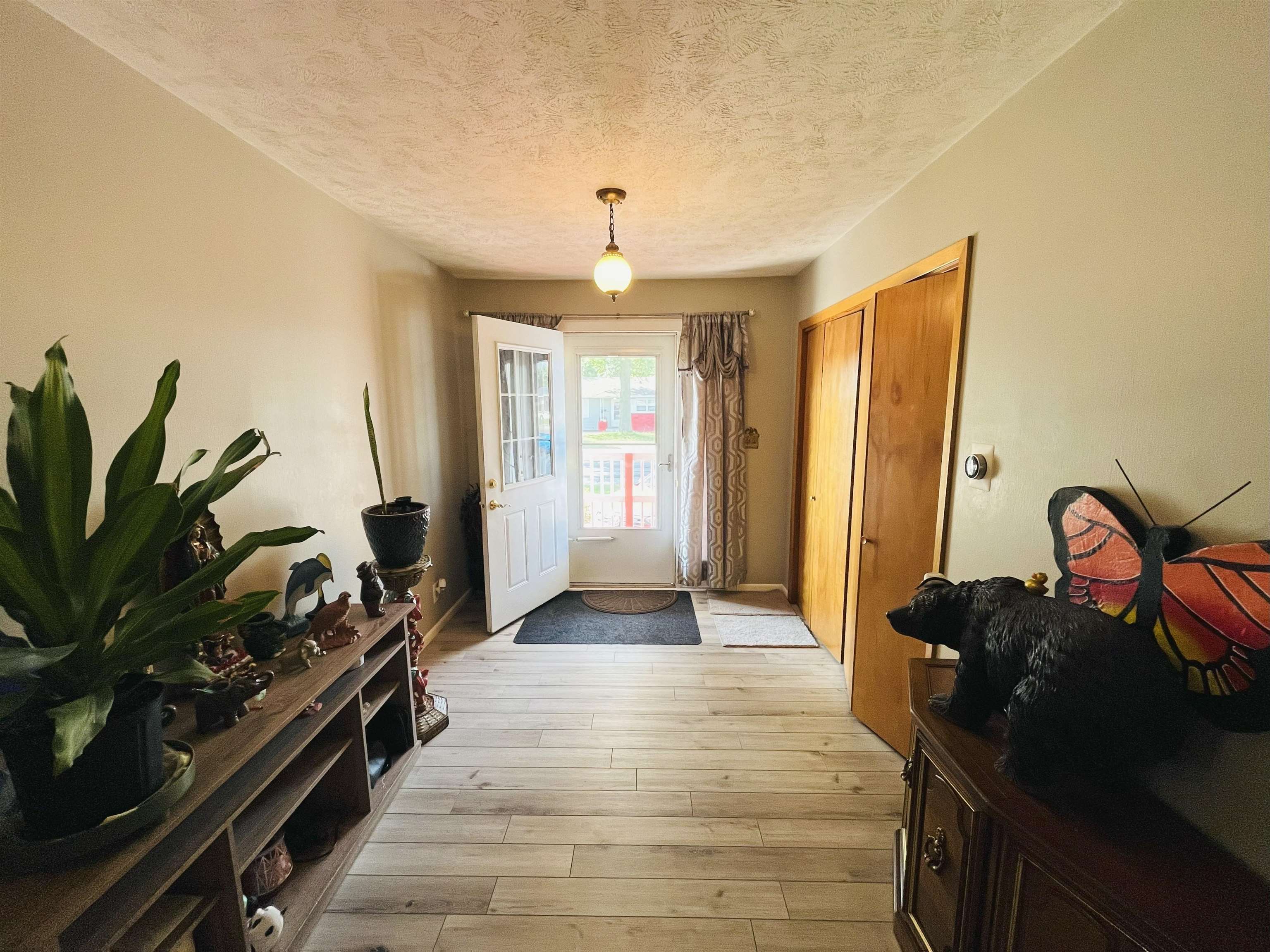 Norfolk, Nebraska 68701, United States, 2 Bedrooms Bedrooms, ,2 BathroomsBathrooms,Residential,Pending,205853