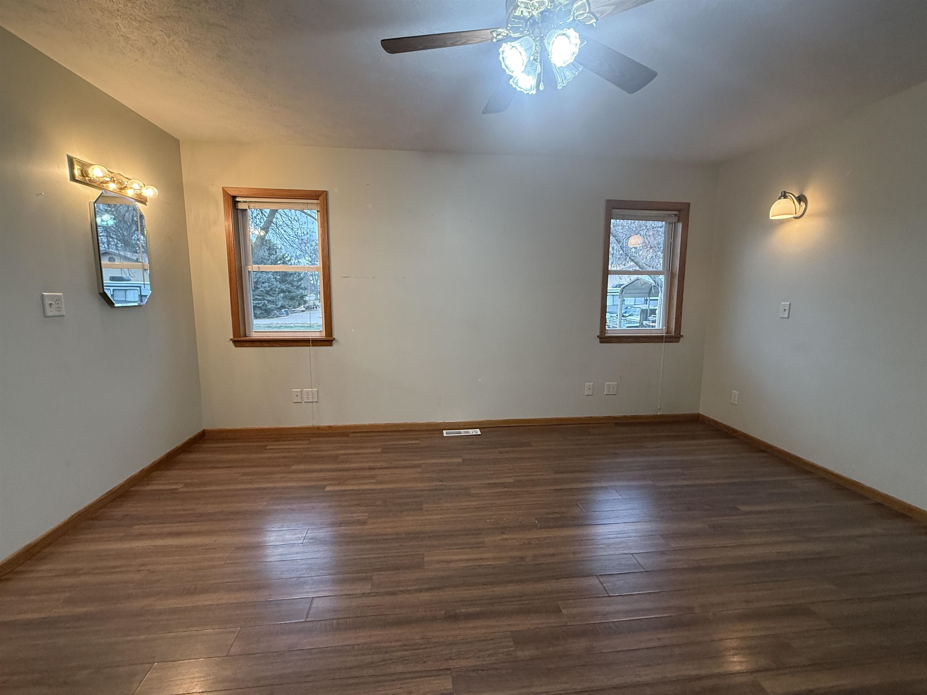 Crofton, Nebraska 68730, United States, 4 Bedrooms Bedrooms, ,3 BathroomsBathrooms,Residential,Active,244788