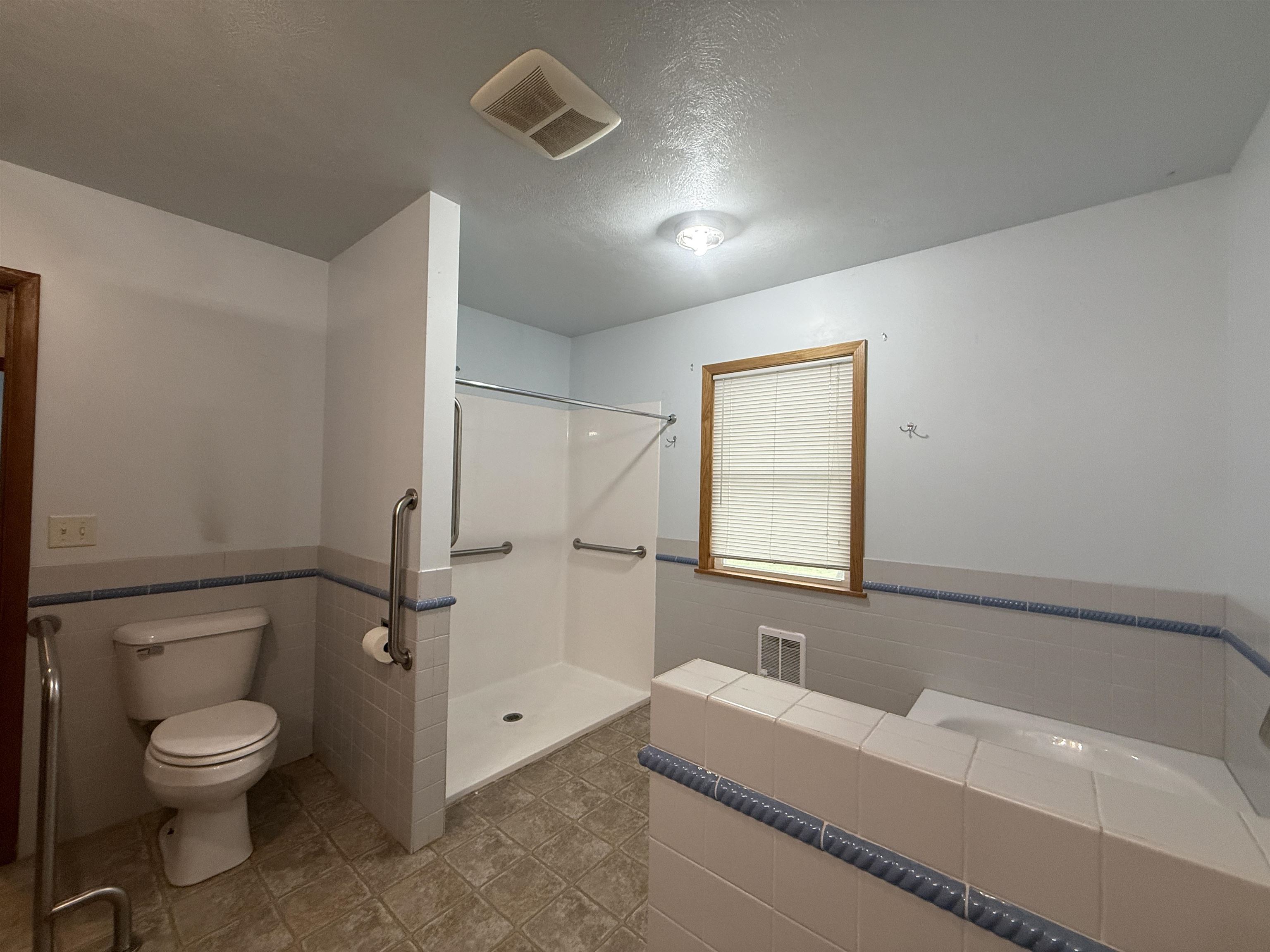 Crofton, Nebraska 68730, United States, 4 Bedrooms Bedrooms, ,3 BathroomsBathrooms,Residential,Active,244788