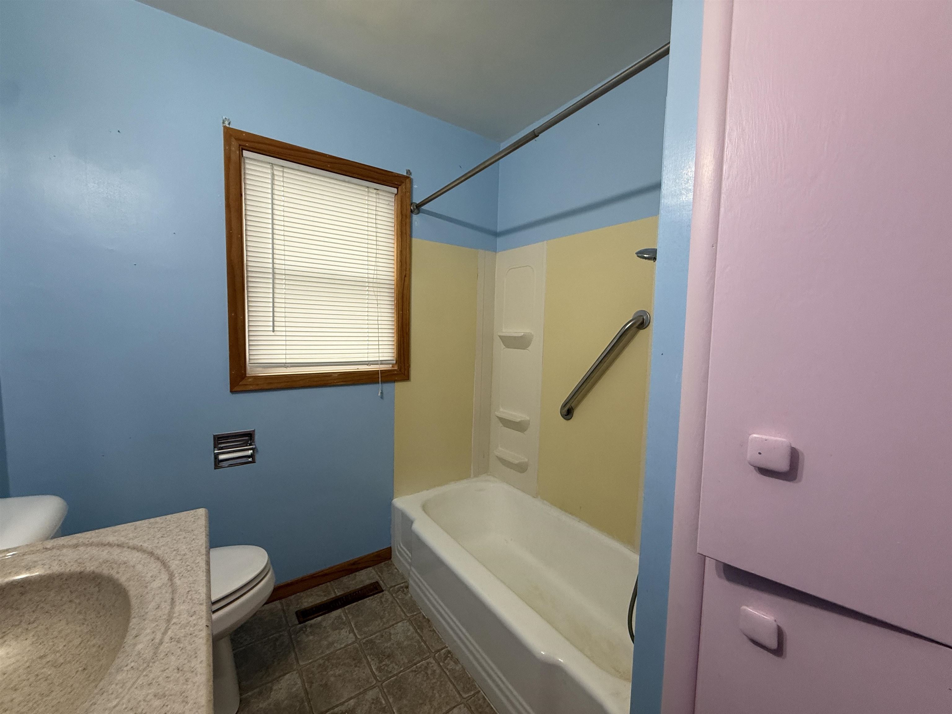 Crofton, Nebraska 68730, United States, 4 Bedrooms Bedrooms, ,3 BathroomsBathrooms,Residential,Active,244788