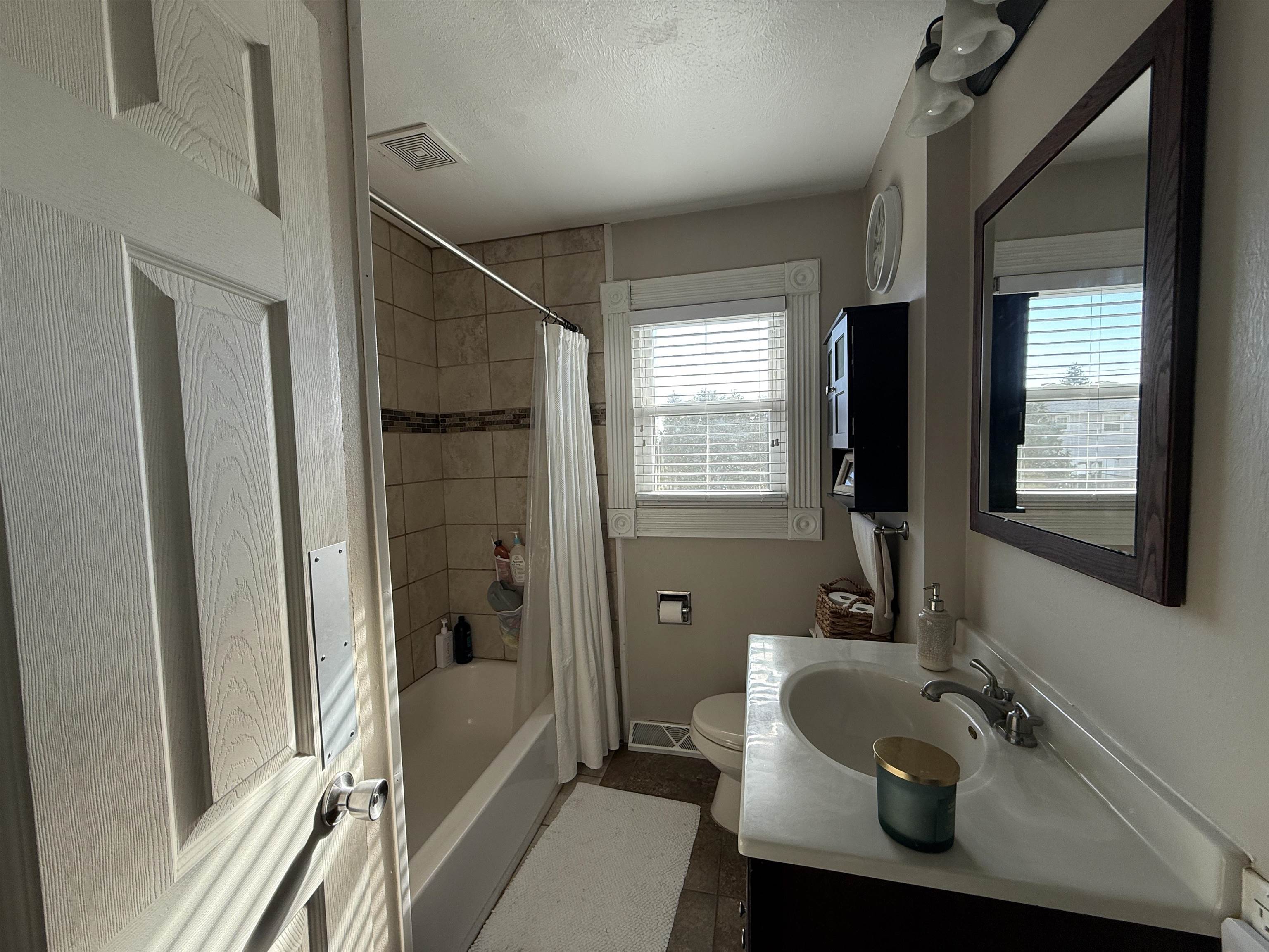 Norfolk, Nebraska 68701, United States, 4 Bedrooms Bedrooms, ,2 BathroomsBathrooms,Residential,Pending,26849