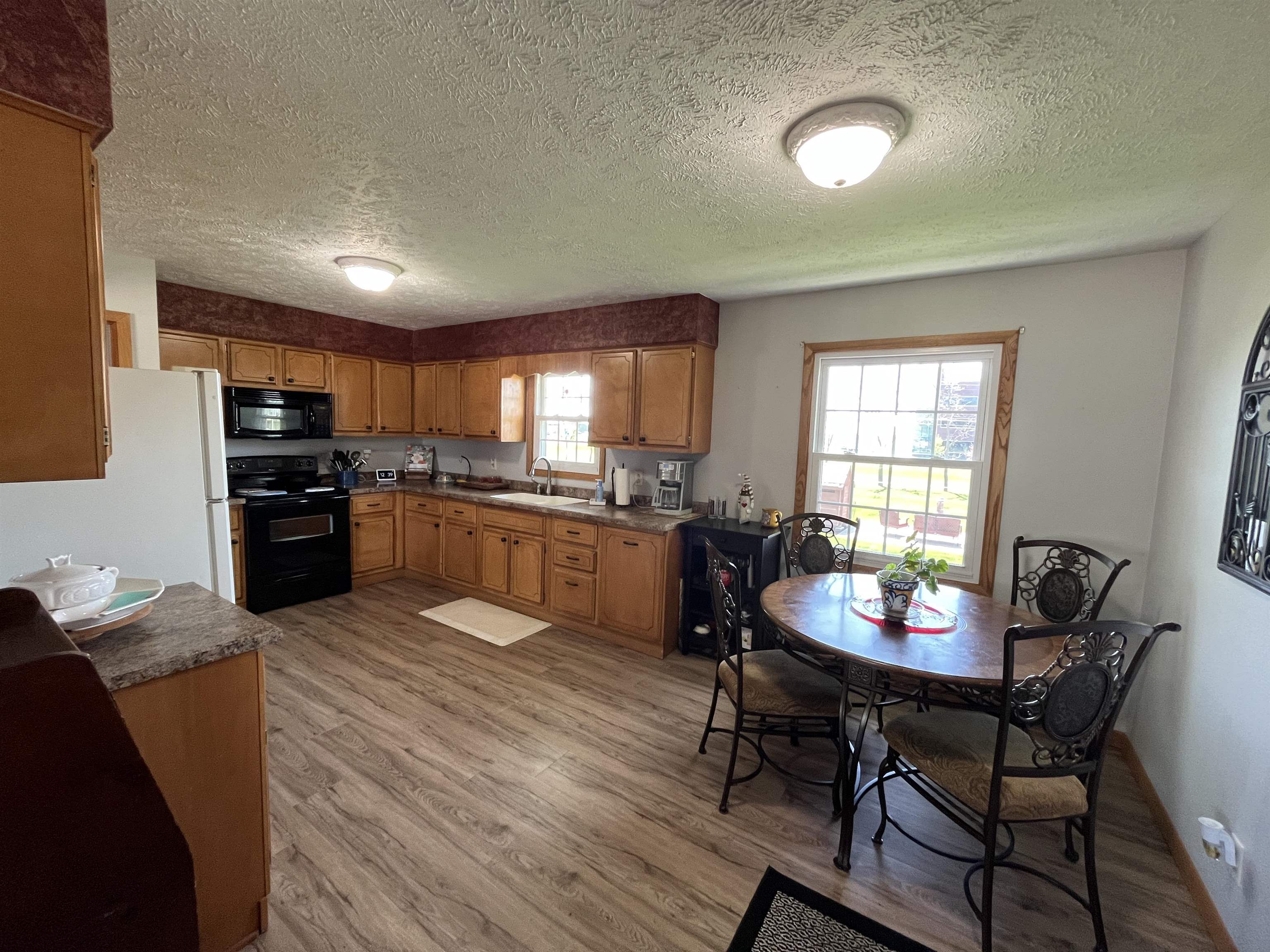 Norfolk, Nebraska 68701, United States, 3 Bedrooms Bedrooms, ,2 BathroomsBathrooms,Residential,Pending,123085