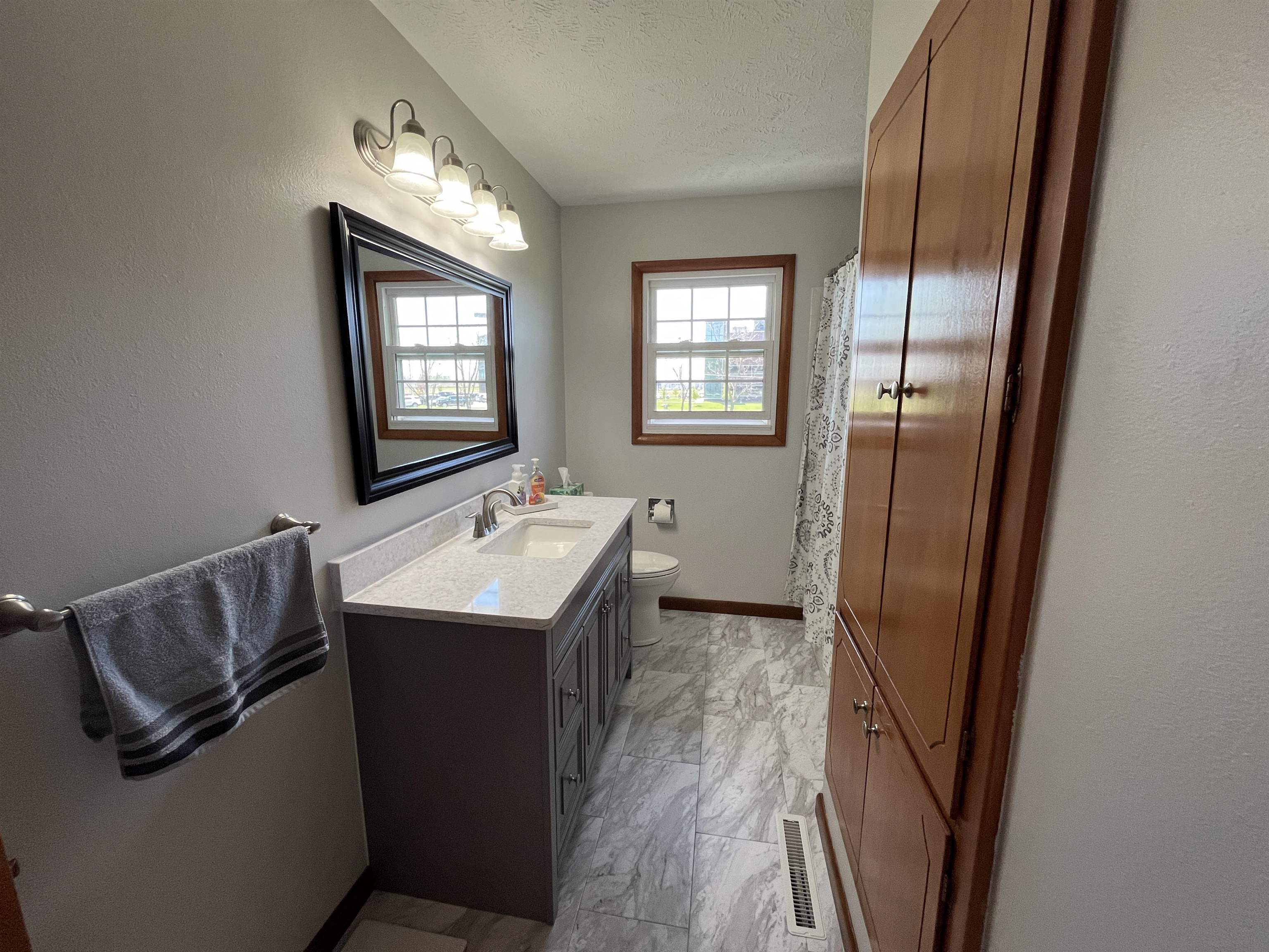 Norfolk, Nebraska 68701, United States, 3 Bedrooms Bedrooms, ,2 BathroomsBathrooms,Residential,Pending,123085