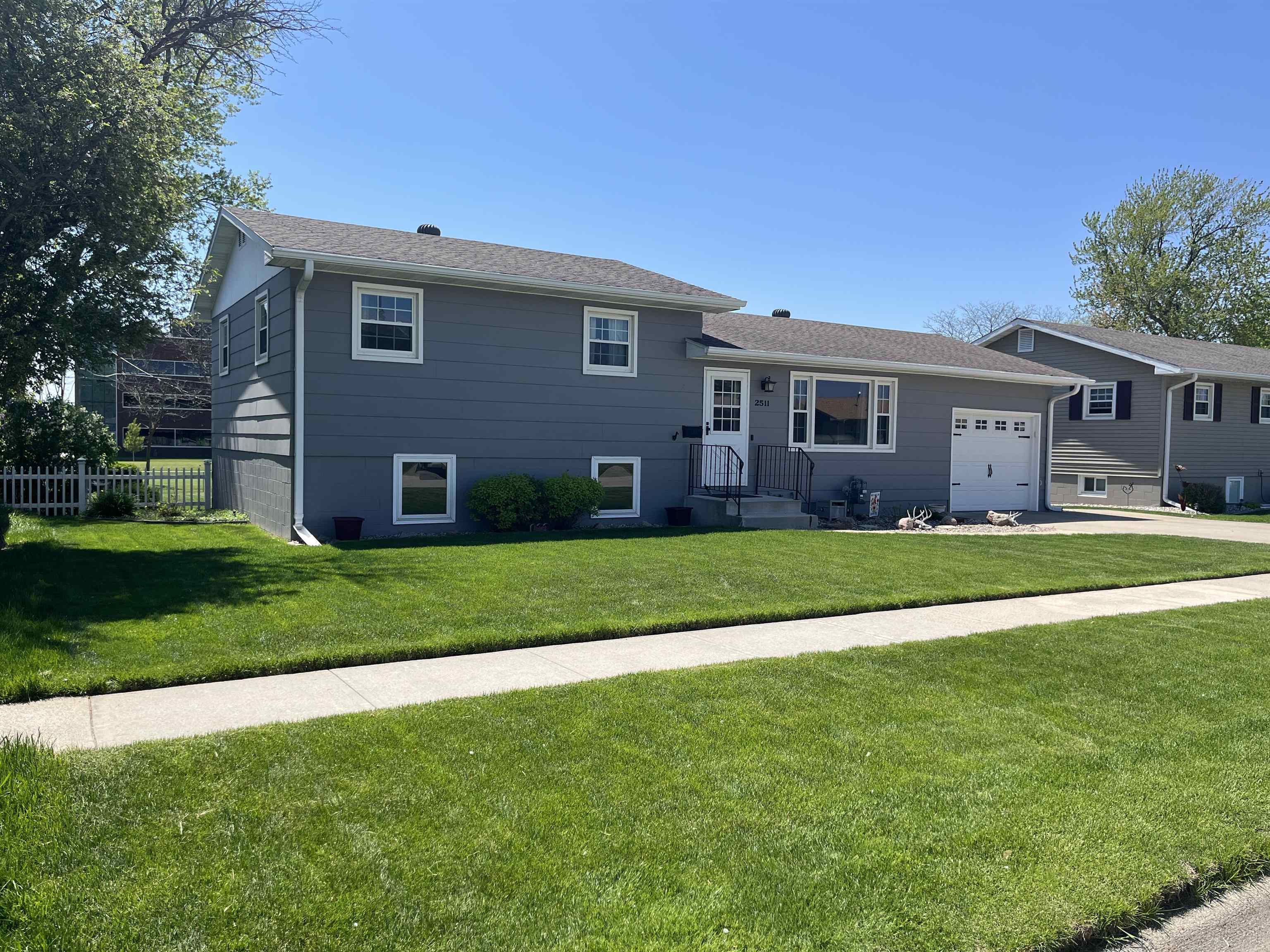 Norfolk, Nebraska 68701, United States, 3 Bedrooms Bedrooms, ,2 BathroomsBathrooms,Residential,Pending,123085