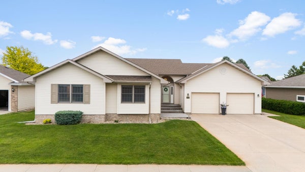 2002 MULBERRY DR, NORFOLK, NE 68701 - Image 6cc56b81e67fb16f9b650bf06cdefff5/975705707