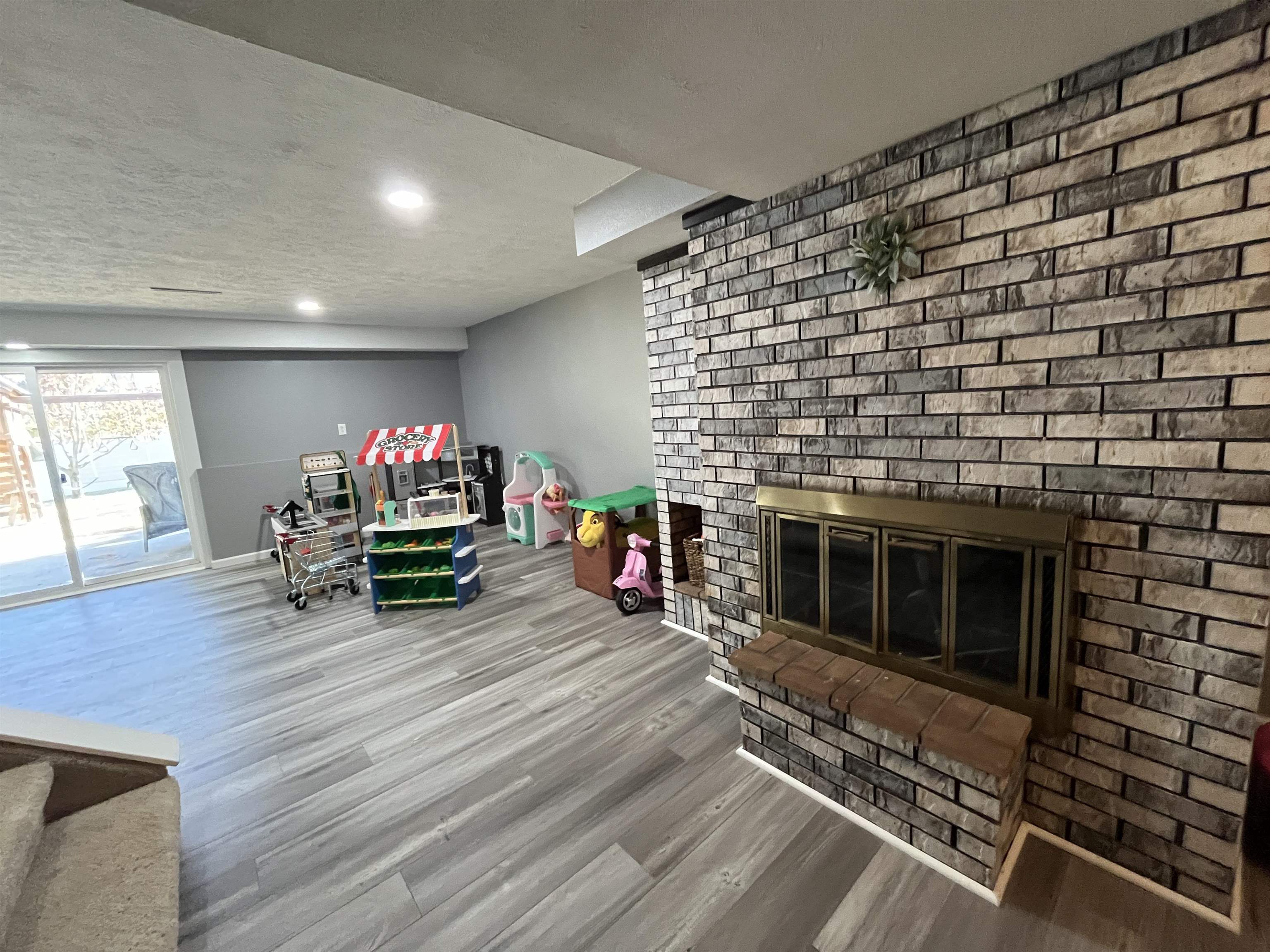 Pierce, Nebraska 68767, United States, 3 Bedrooms Bedrooms, ,2 BathroomsBathrooms,Residential,Pending,38579