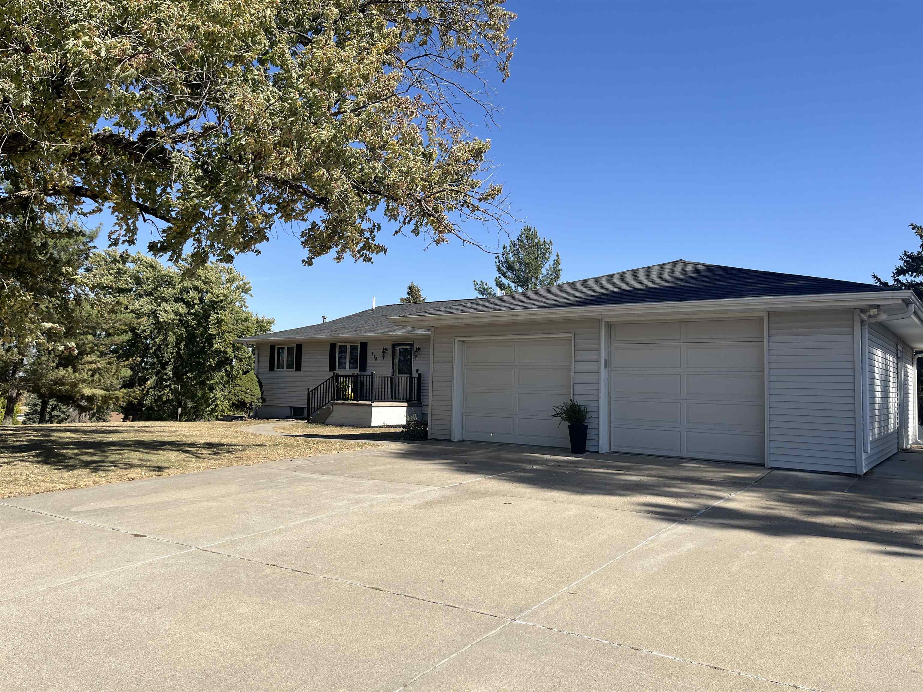 Pierce, Nebraska 68767, United States, 3 Bedrooms Bedrooms, ,2 BathroomsBathrooms,Residential,Pending,38579