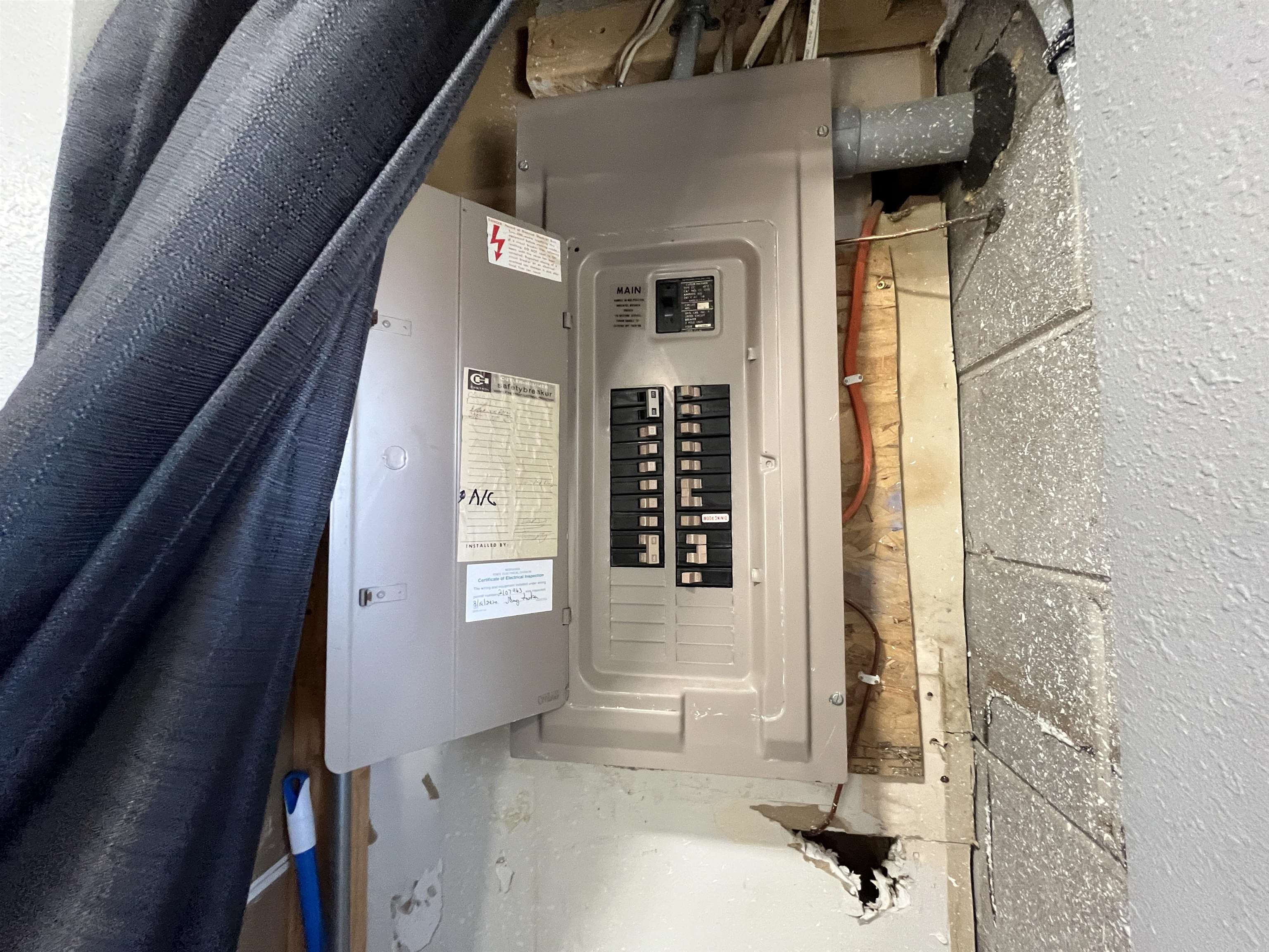 Pierce, Nebraska 68767, United States, 3 Bedrooms Bedrooms, ,2 BathroomsBathrooms,Residential,Pending,38579