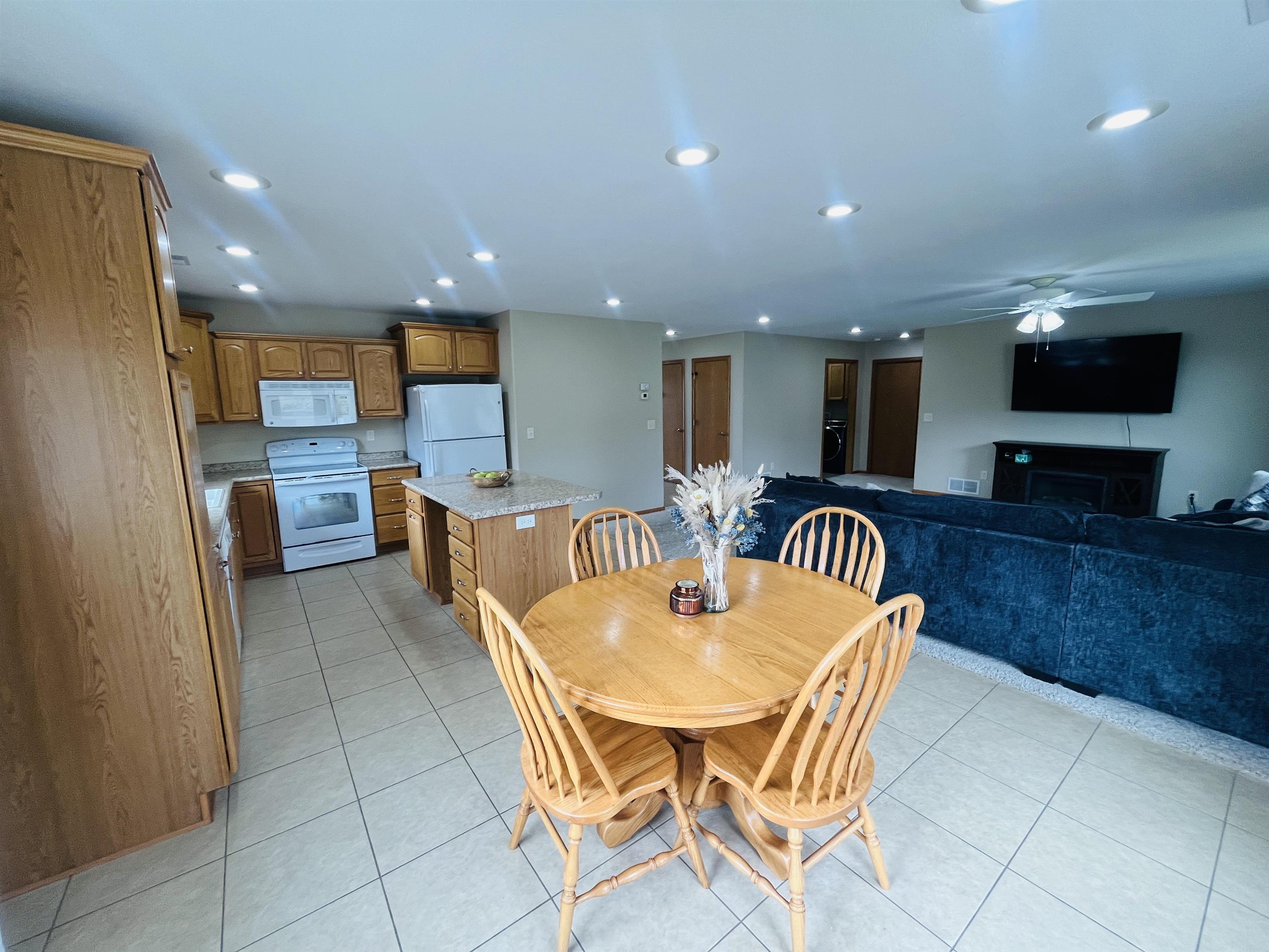 Norfolk, Nebraska 68701, United States, 2 Bedrooms Bedrooms, ,2 BathroomsBathrooms,Residential,Active,226899