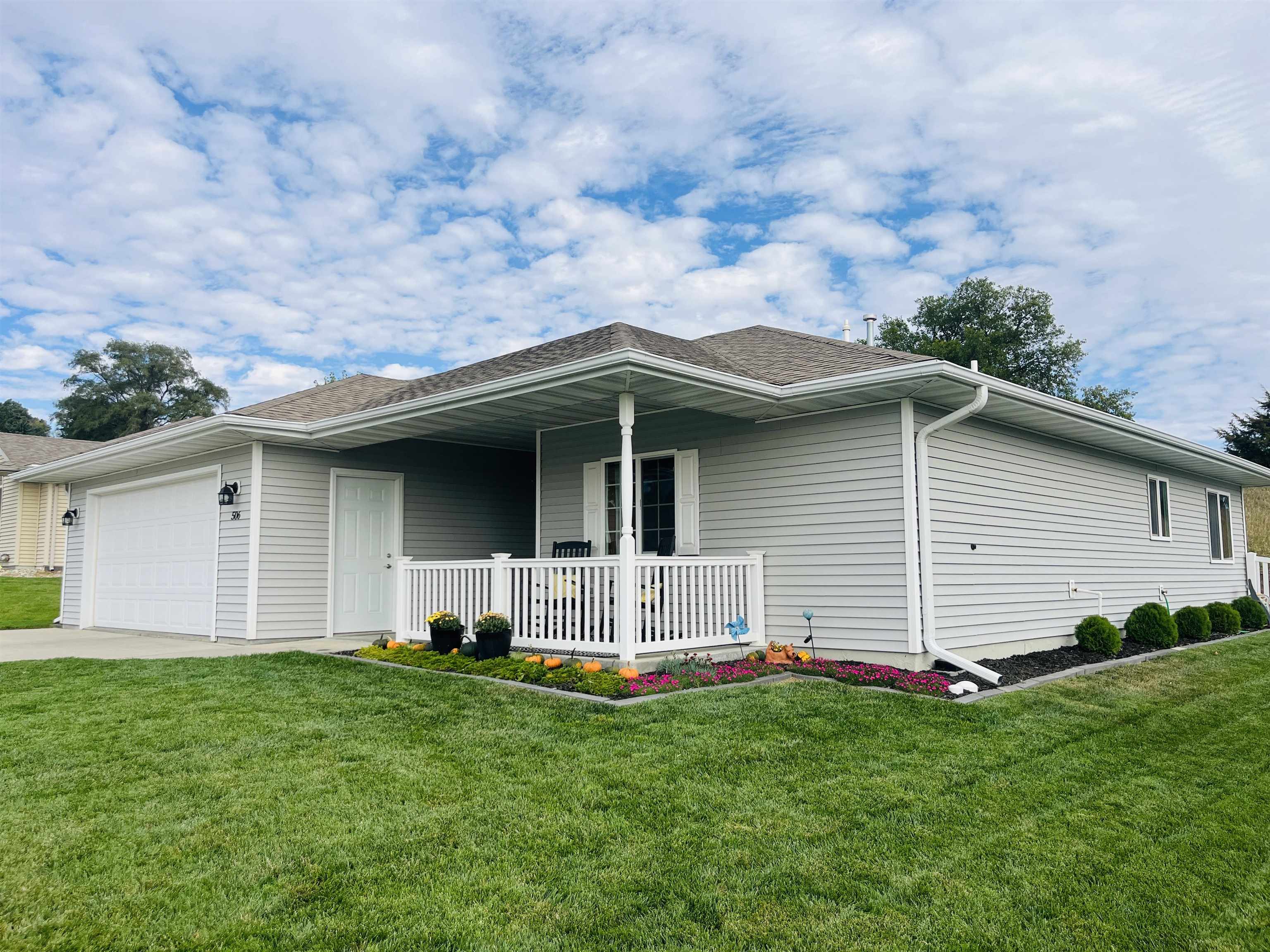 Norfolk, Nebraska 68701, United States, 2 Bedrooms Bedrooms, ,2 BathroomsBathrooms,Residential,Active,226899