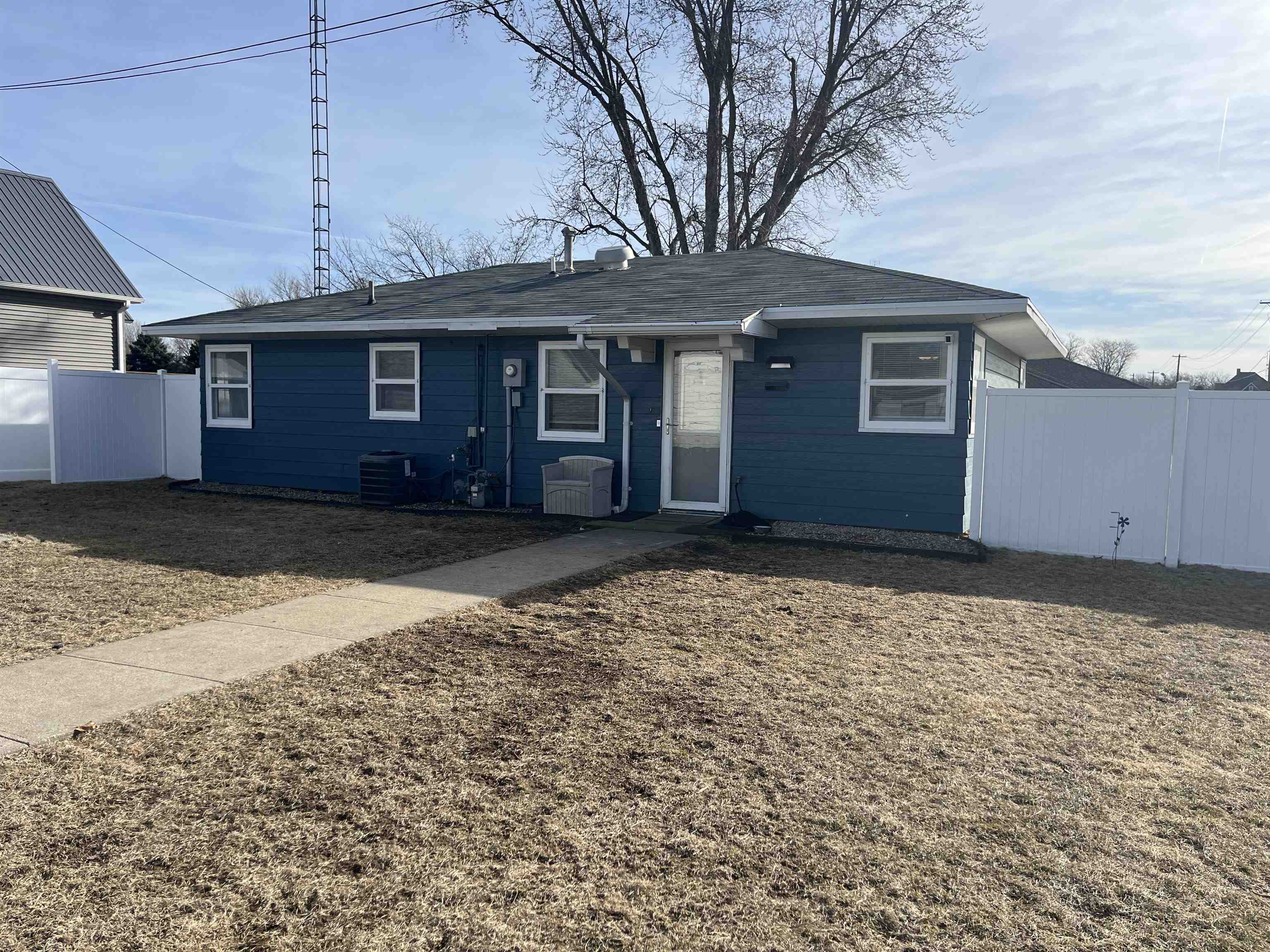 Pierce, Nebraska 68767, United States, 2 Bedrooms Bedrooms, ,1 BathroomBathrooms,Residential,Pending,85602