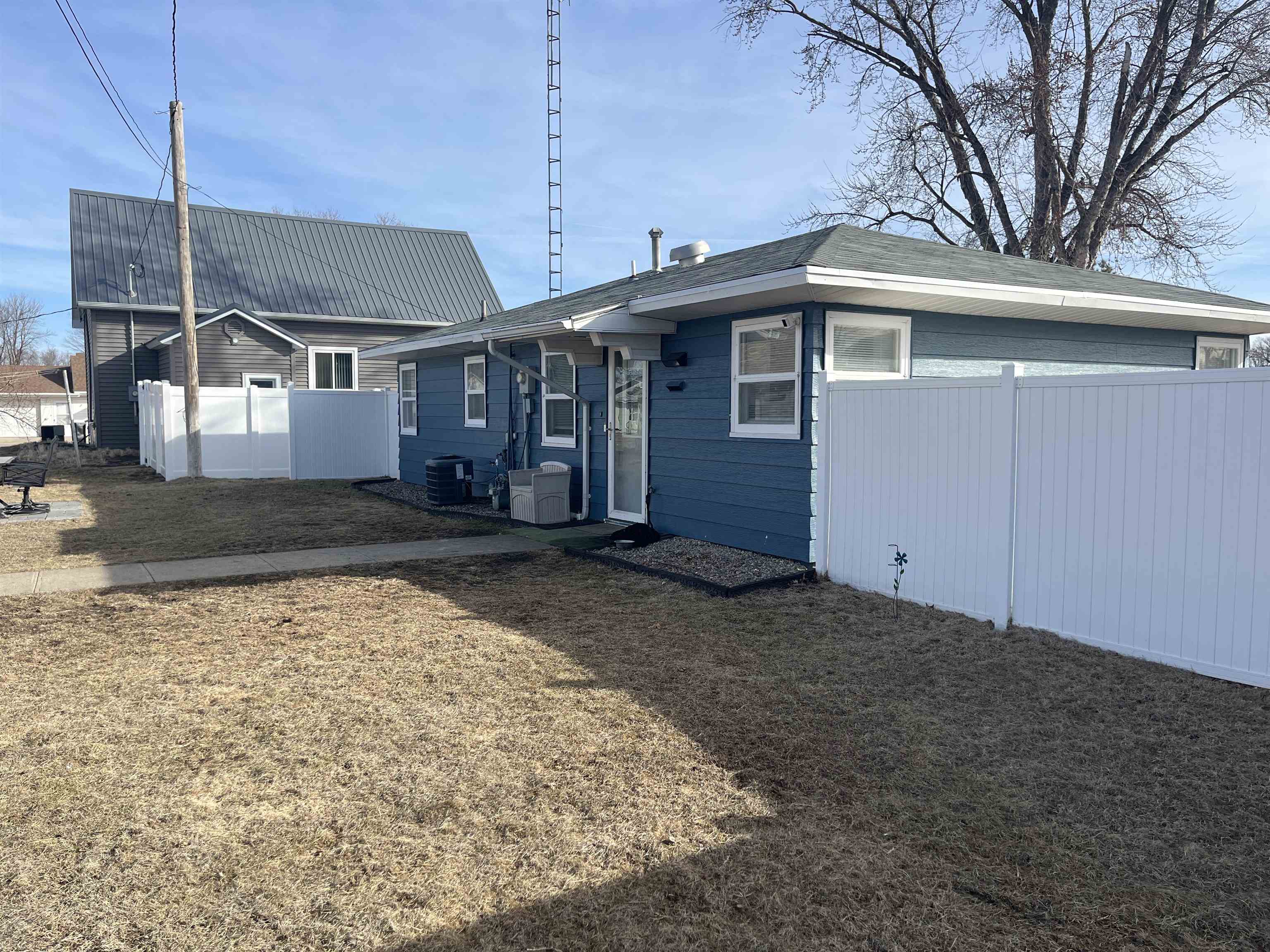 Pierce, Nebraska 68767, United States, 2 Bedrooms Bedrooms, ,1 BathroomBathrooms,Residential,Pending,85602