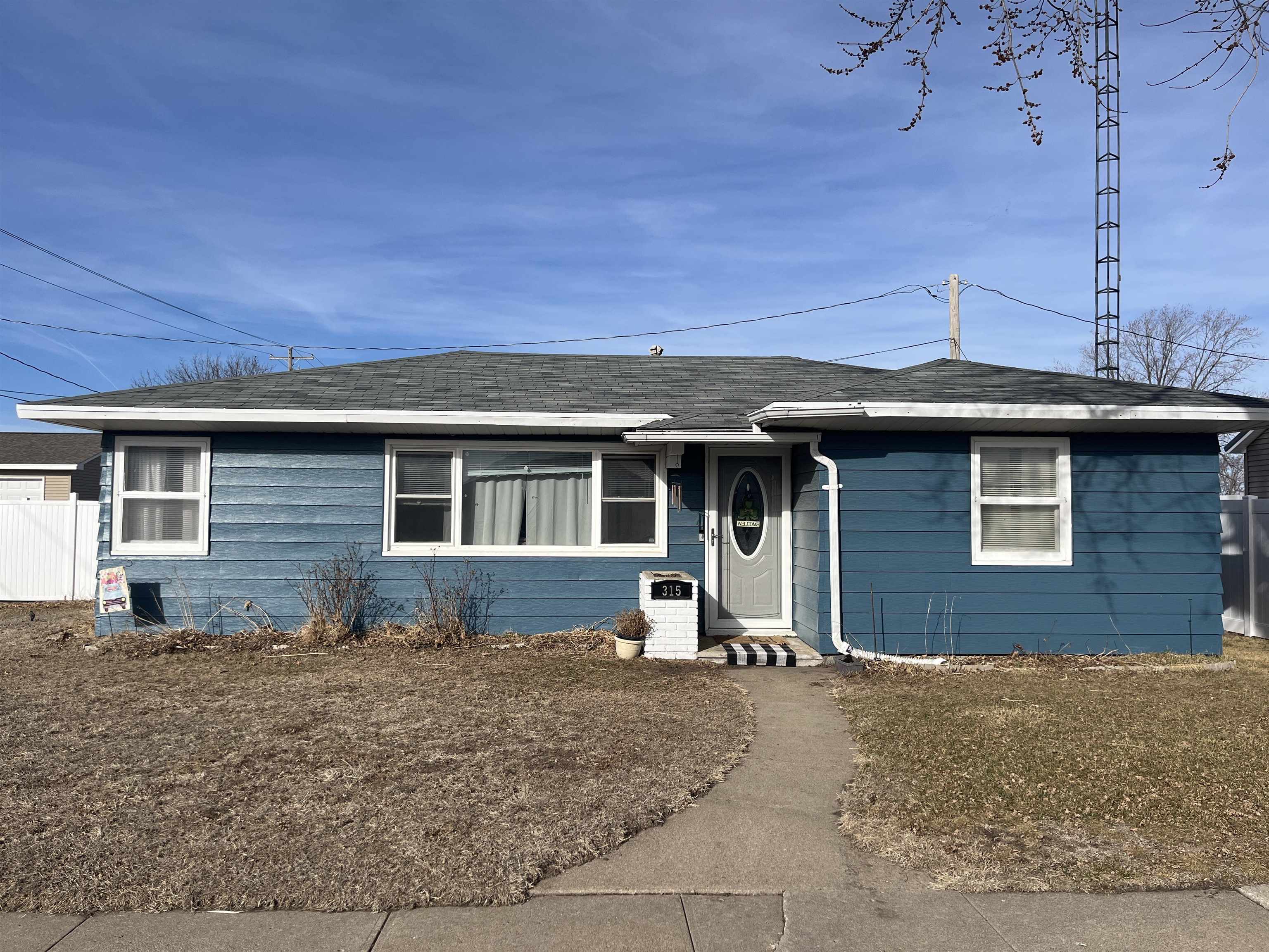 Pierce, Nebraska 68767, United States, 2 Bedrooms Bedrooms, ,1 BathroomBathrooms,Residential,Pending,85602