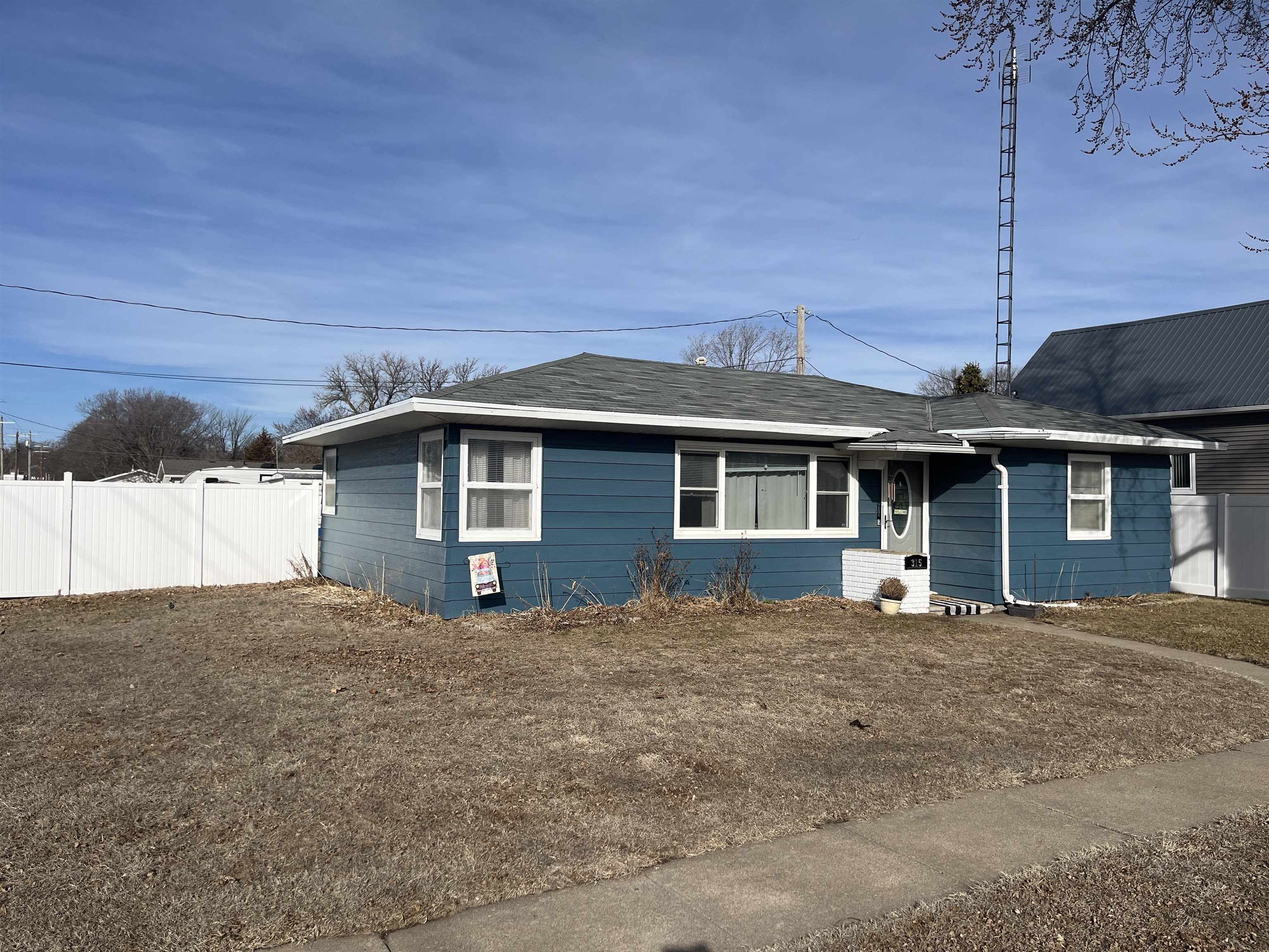 Pierce, Nebraska 68767, United States, 2 Bedrooms Bedrooms, ,1 BathroomBathrooms,Residential,Pending,85602