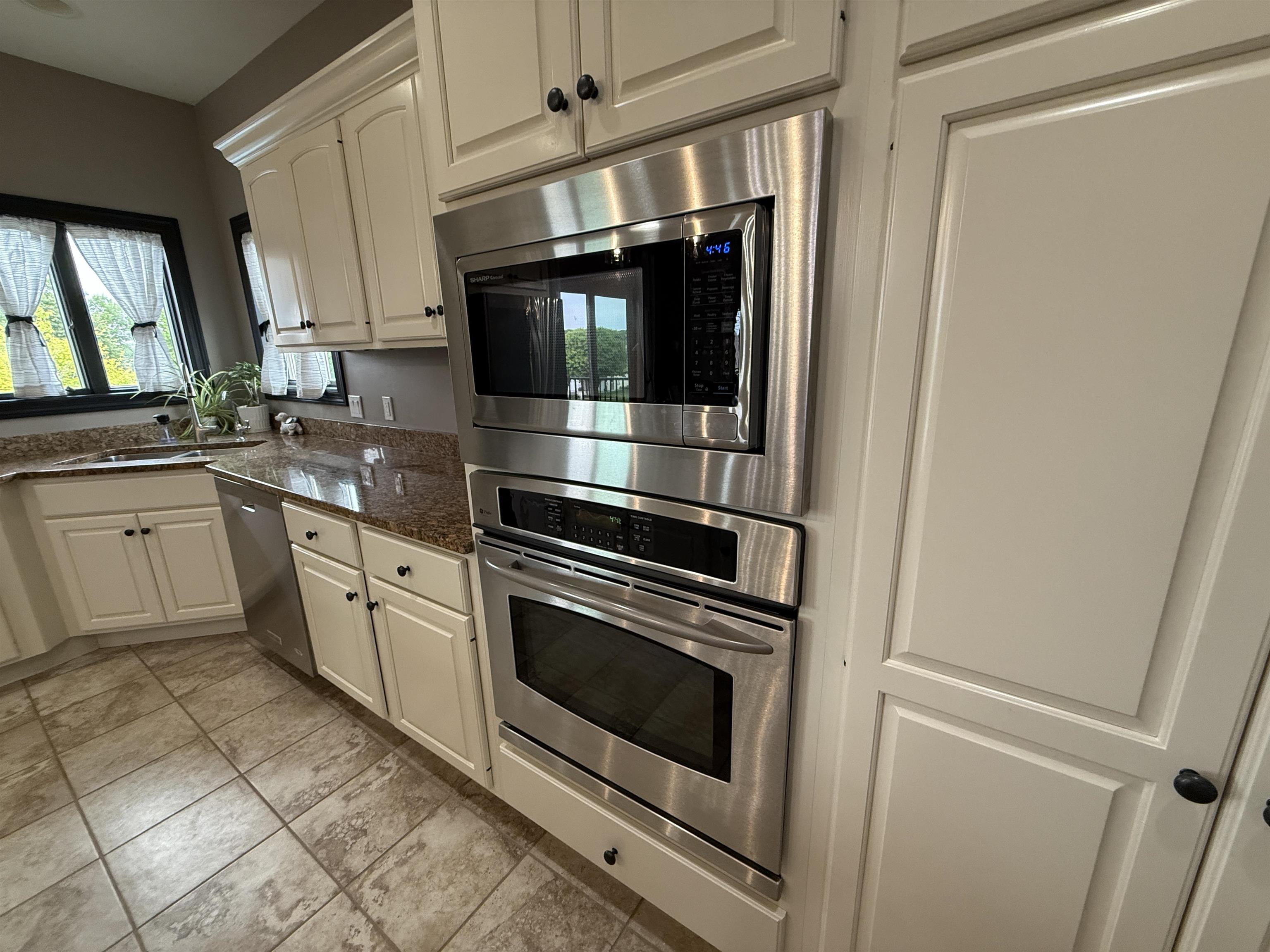 Norfolk, Nebraska 68701, United States, 5 Bedrooms Bedrooms, ,4 BathroomsBathrooms,Residential,Active,145965