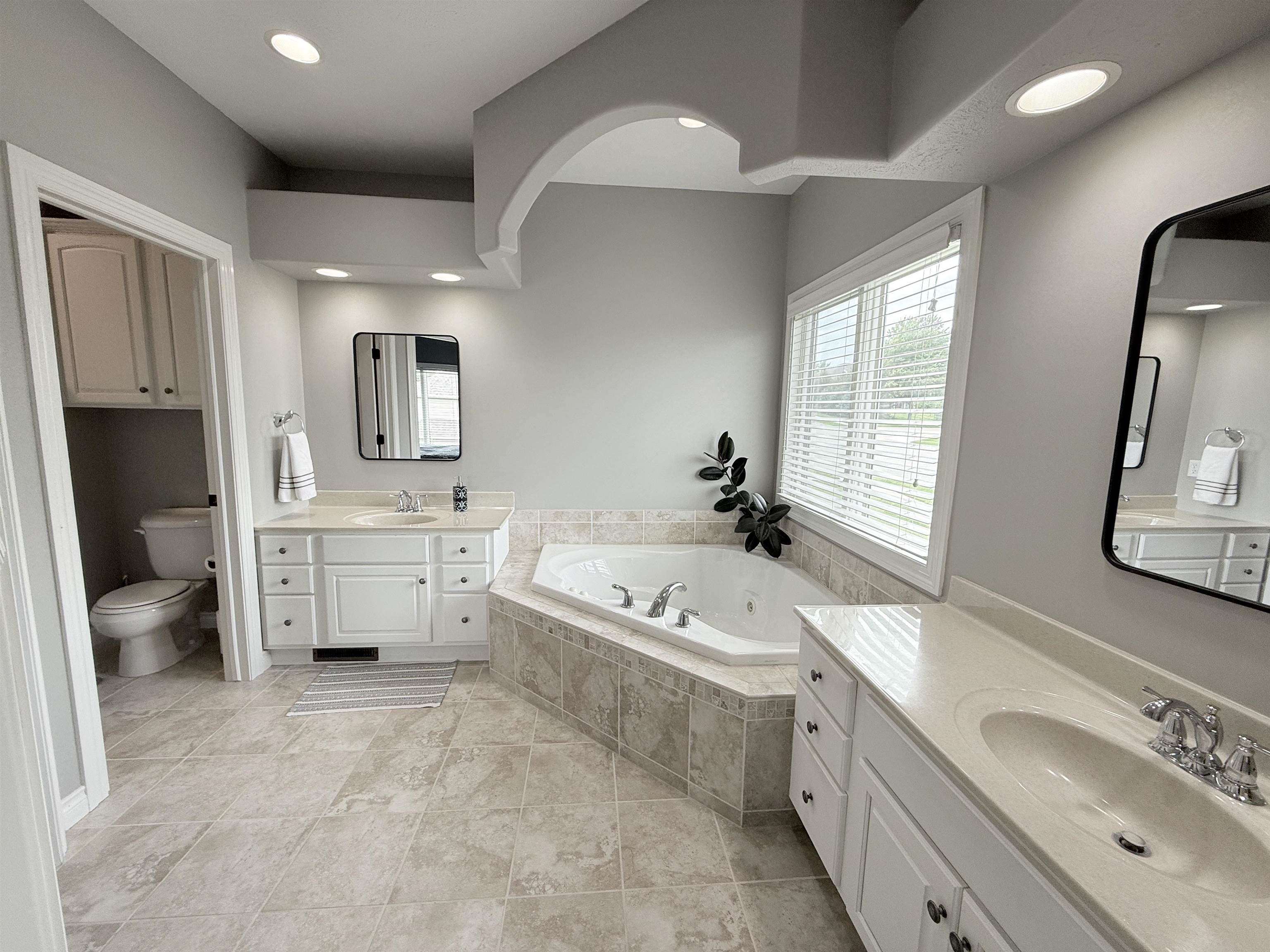 Norfolk, Nebraska 68701, United States, 5 Bedrooms Bedrooms, ,4 BathroomsBathrooms,Residential,Active,145965