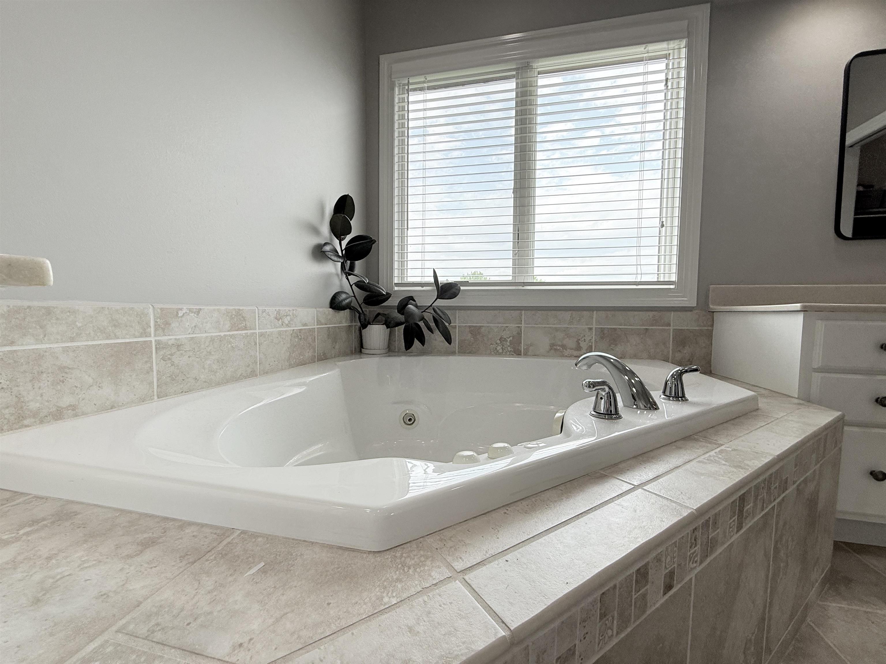 Norfolk, Nebraska 68701, United States, 5 Bedrooms Bedrooms, ,4 BathroomsBathrooms,Residential,Active,145965