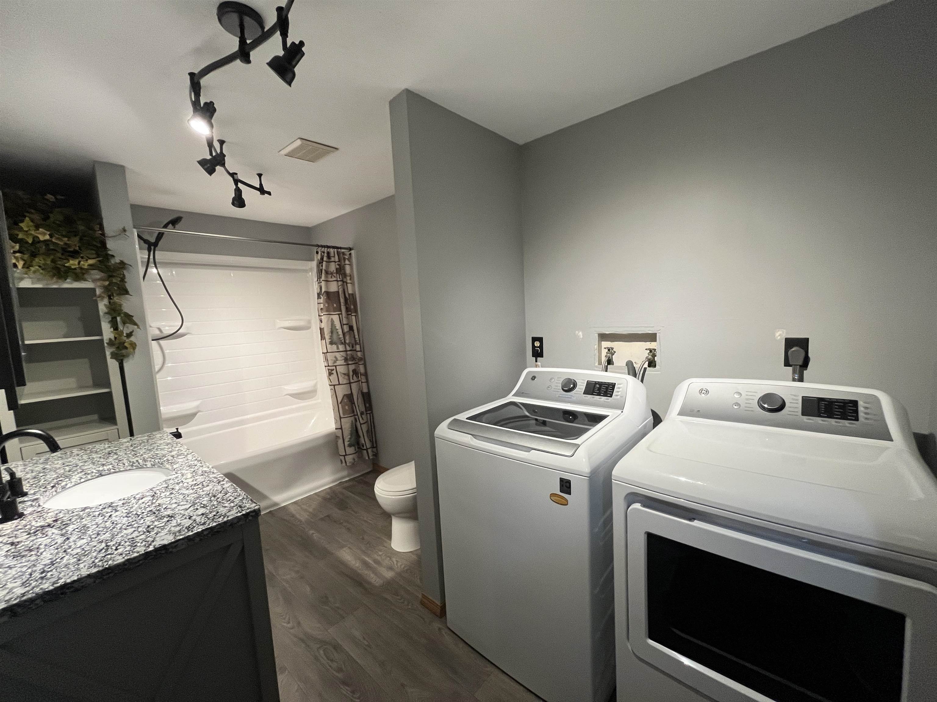 Crofton, Nebraska 68730, United States, 5 Bedrooms Bedrooms, ,3 BathroomsBathrooms,Land,Active,173910