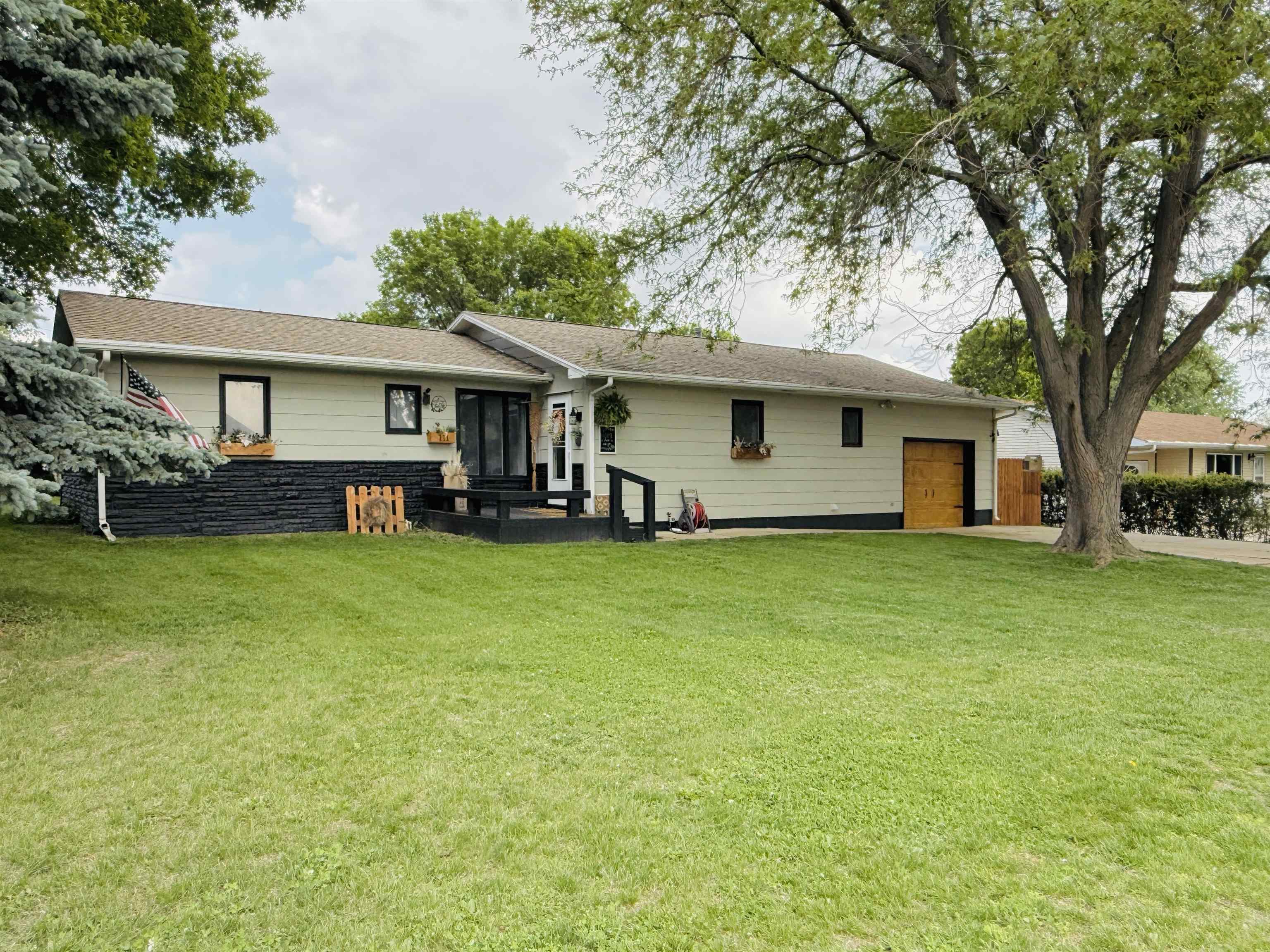 Neligh, Nebraska 68756, United States, 3 Bedrooms Bedrooms, ,2 BathroomsBathrooms,Residential,Active,142769