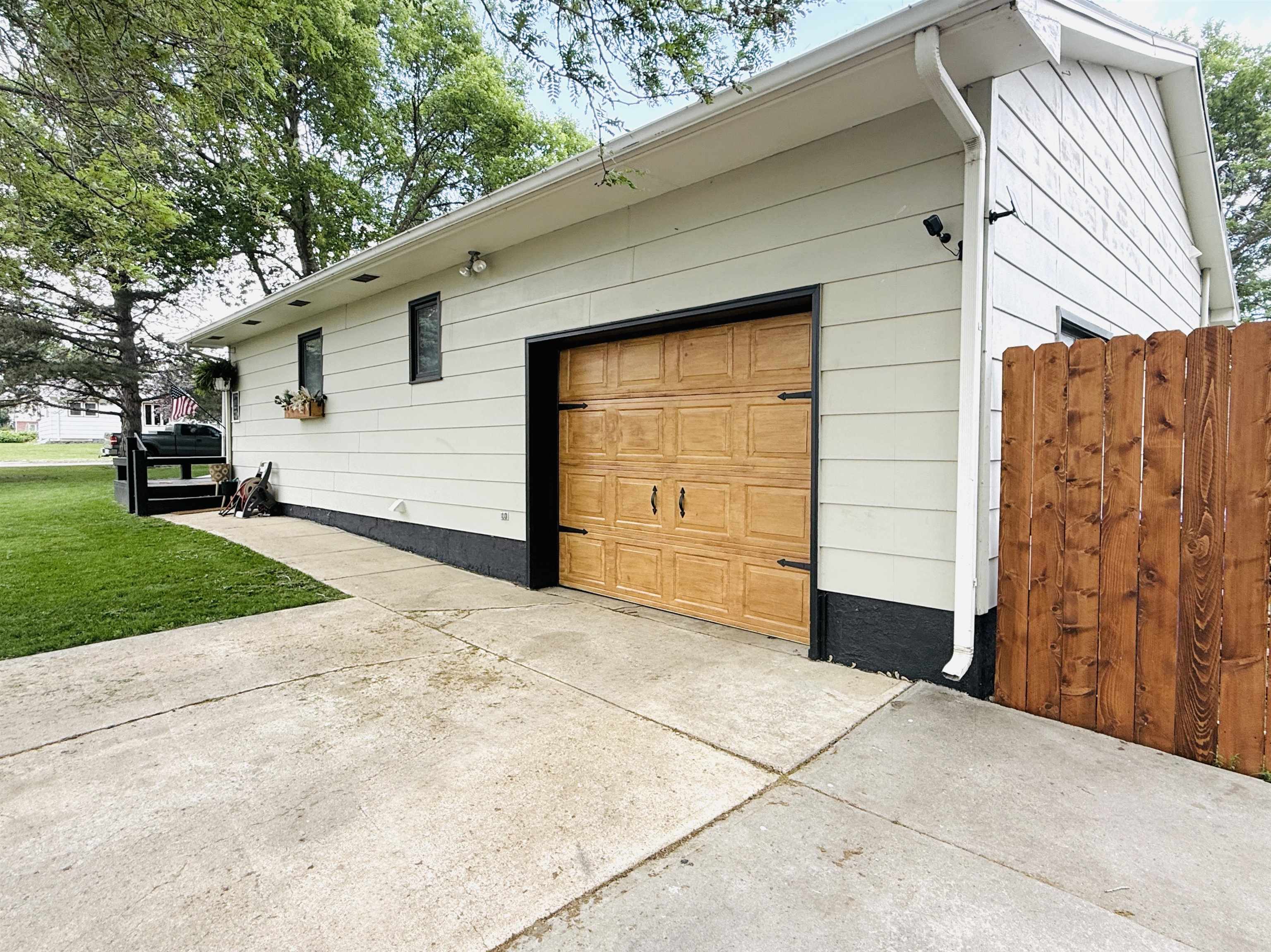 Neligh, Nebraska 68756, United States, 3 Bedrooms Bedrooms, ,2 BathroomsBathrooms,Residential,Active,142769