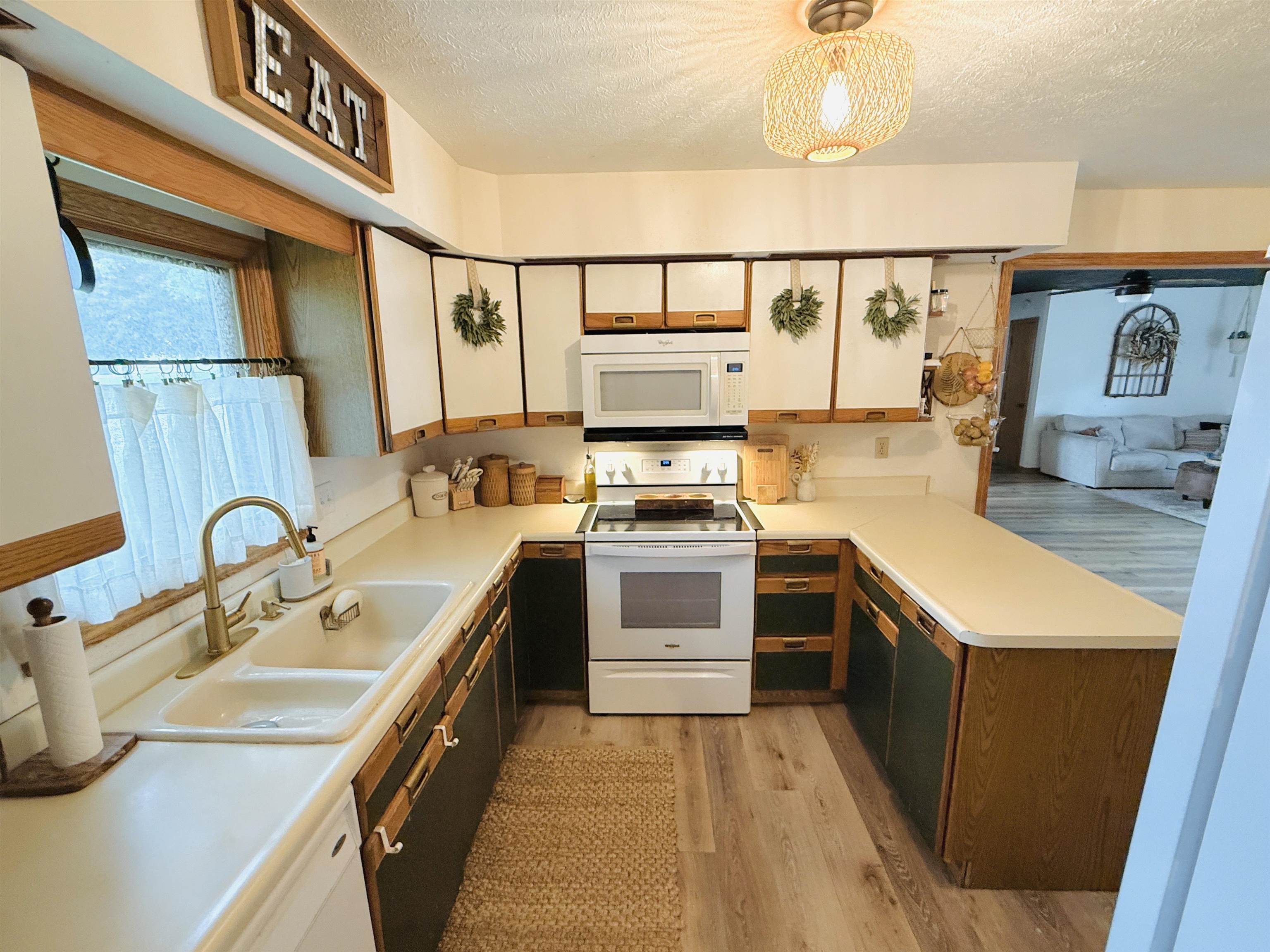 Neligh, Nebraska 68756, United States, 3 Bedrooms Bedrooms, ,2 BathroomsBathrooms,Residential,Active,142769