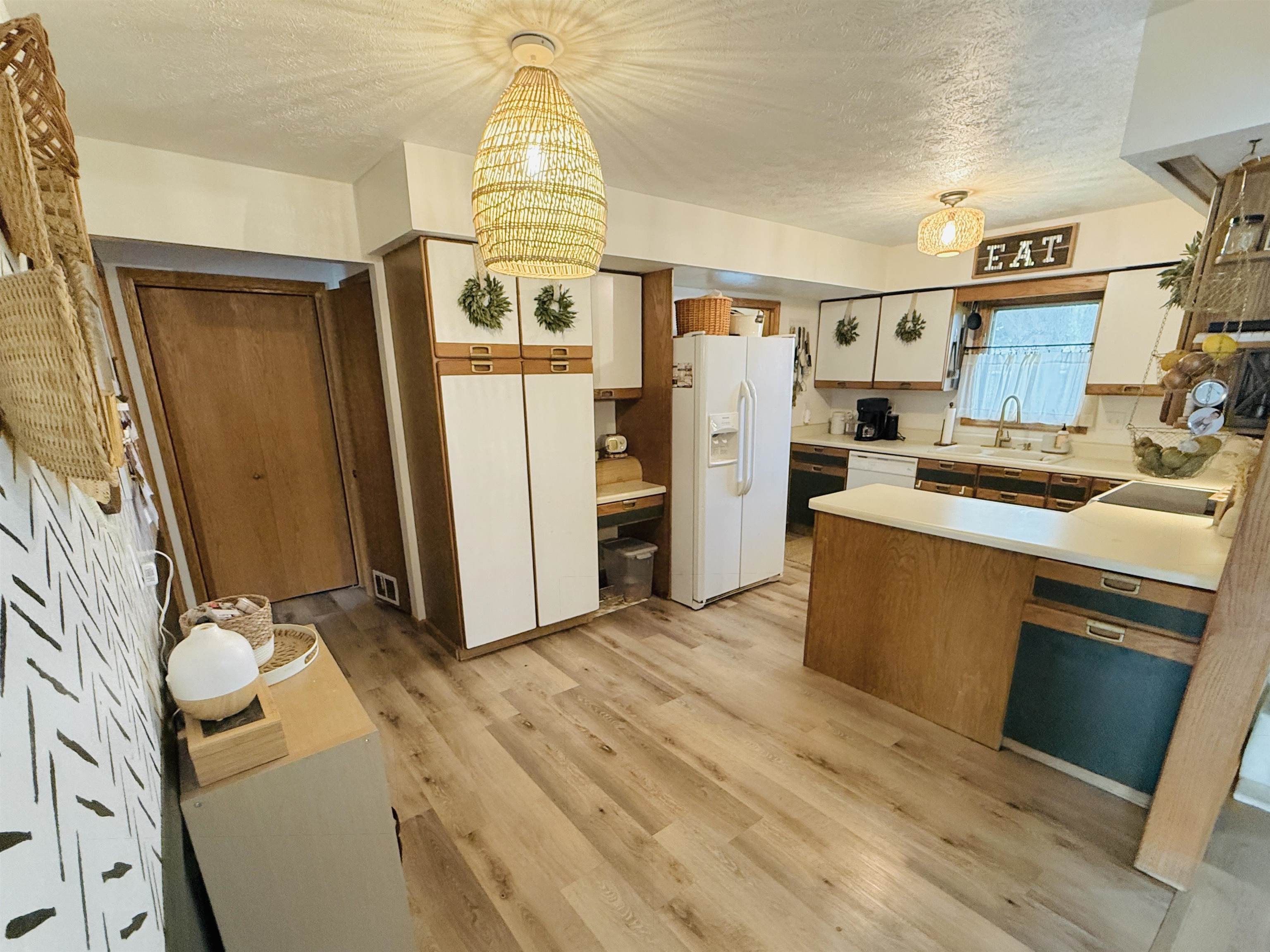 Neligh, Nebraska 68756, United States, 3 Bedrooms Bedrooms, ,2 BathroomsBathrooms,Residential,Active,142769