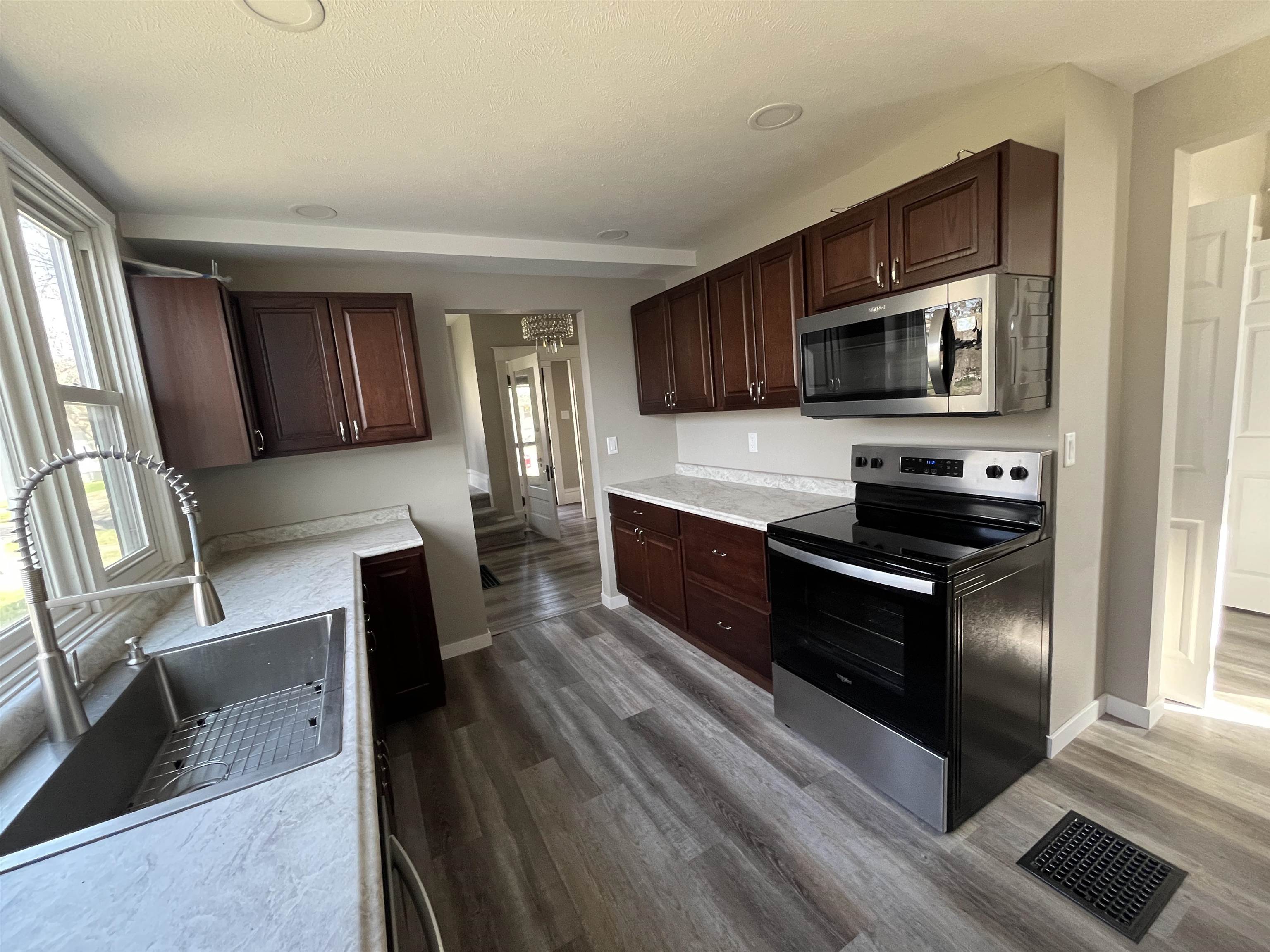 Norfolk, Nebraska 68701, United States, 3 Bedrooms Bedrooms, ,3 BathroomsBathrooms,Residential,Active,110393